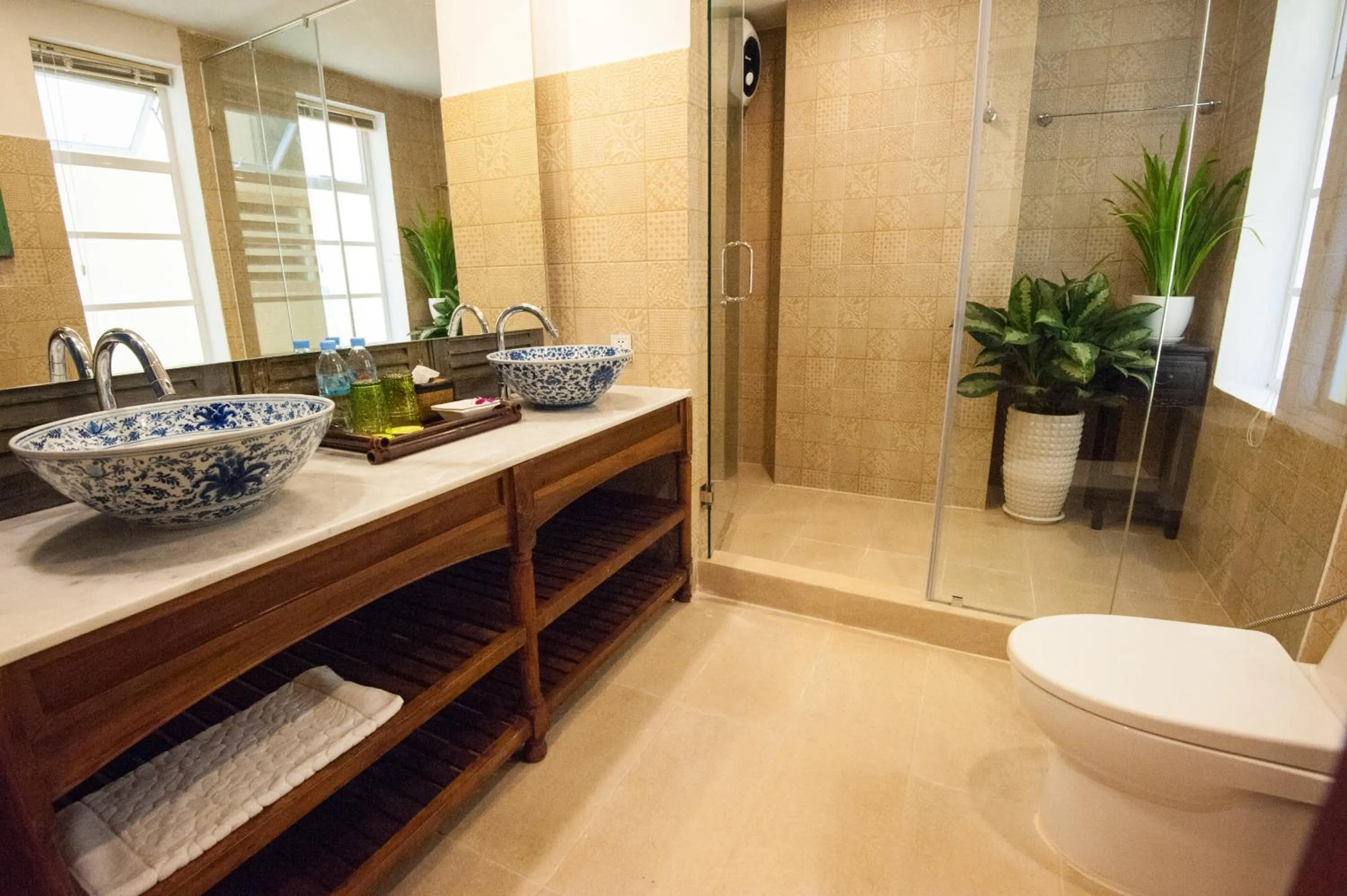 Shower in Khmer Surin Boutique Guesthouse