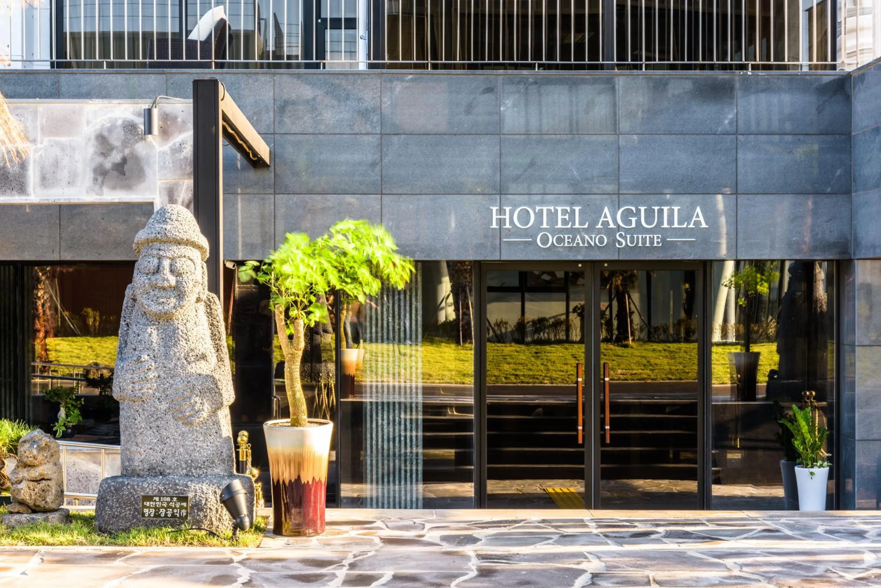 Property building in Aguila Hotel Jeju Oceano Suite