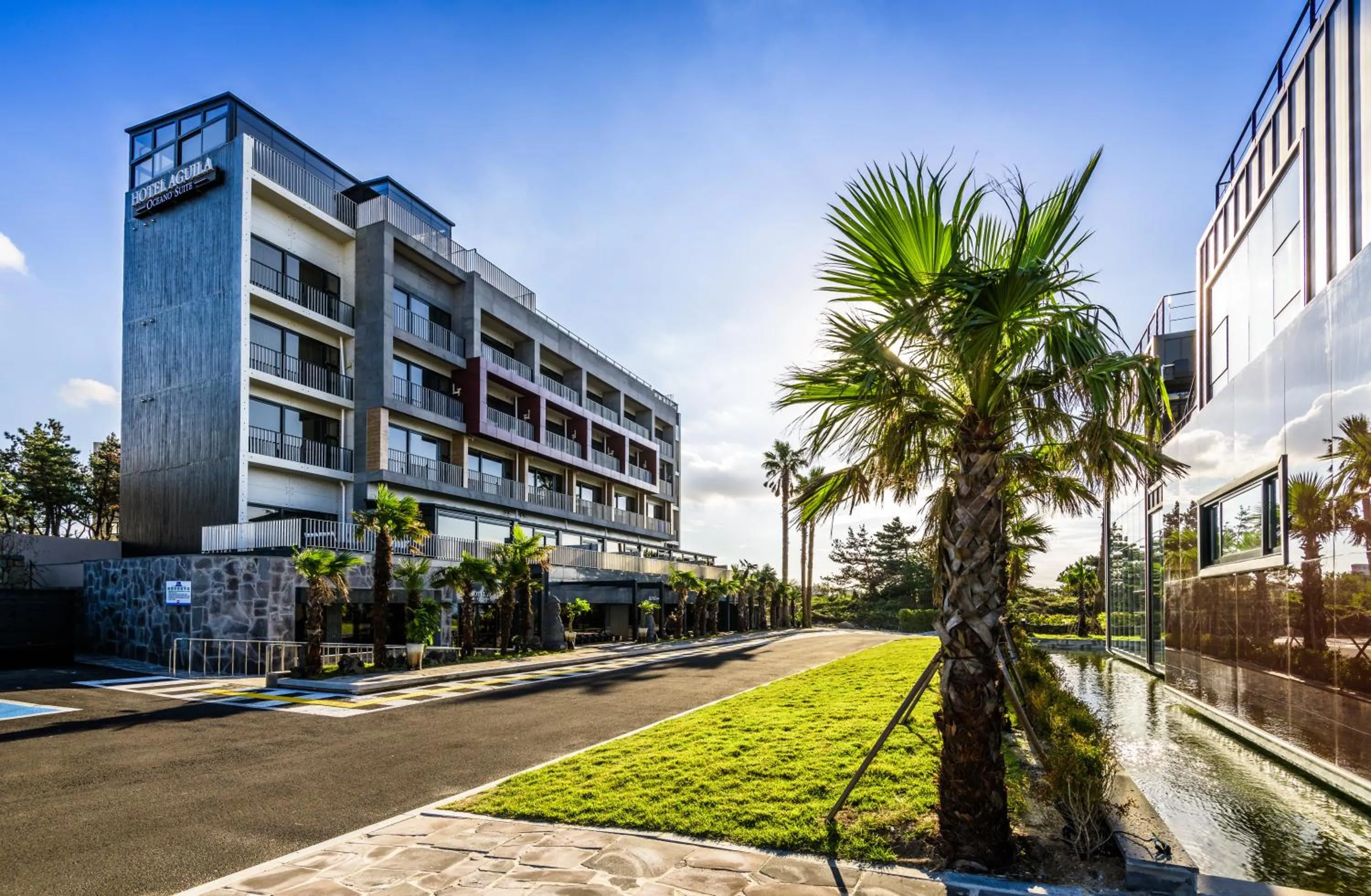 Property building in Aguila Hotel Jeju Oceano Suite