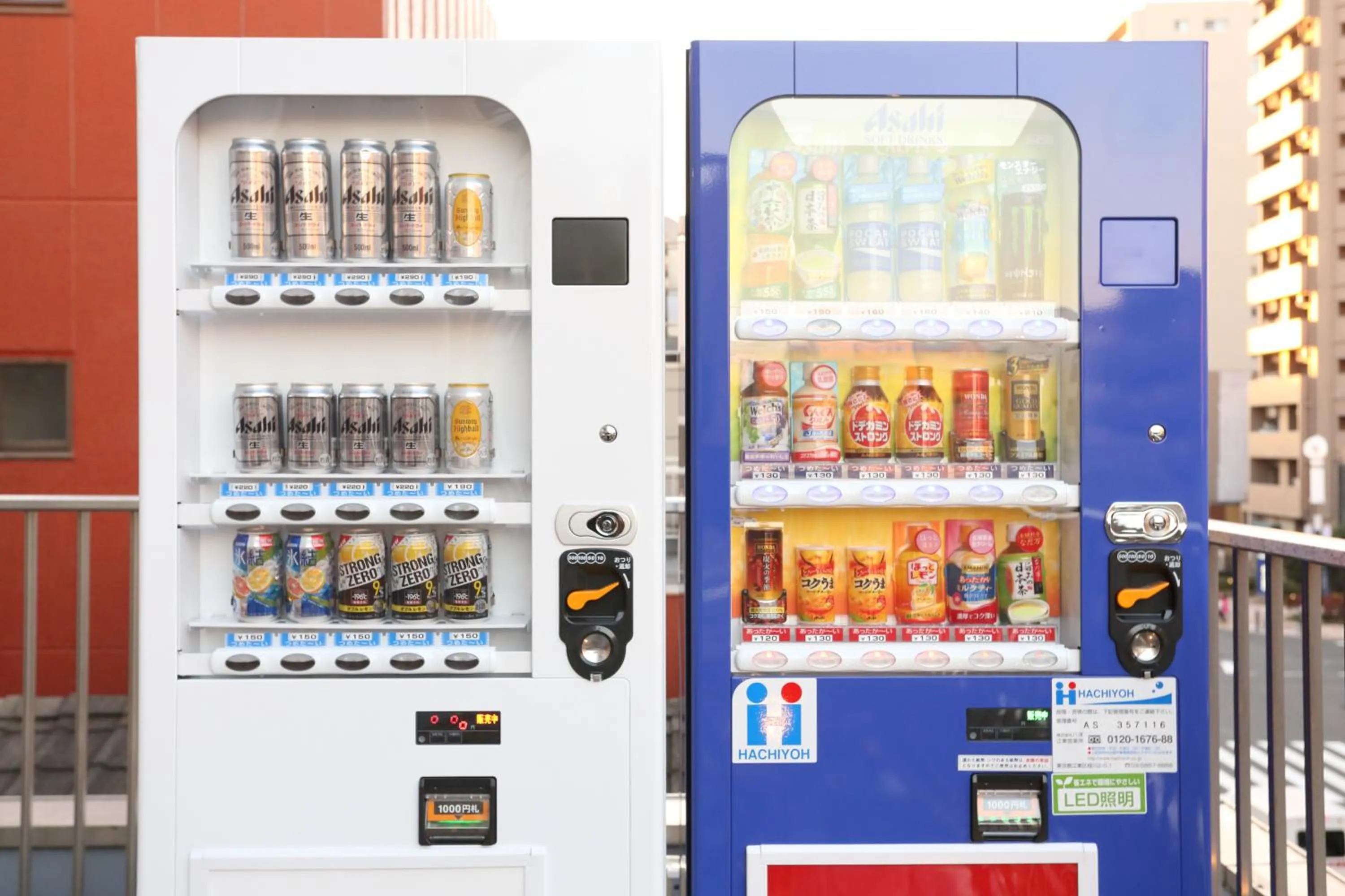 Decorative detail in Oak Hotel Edo