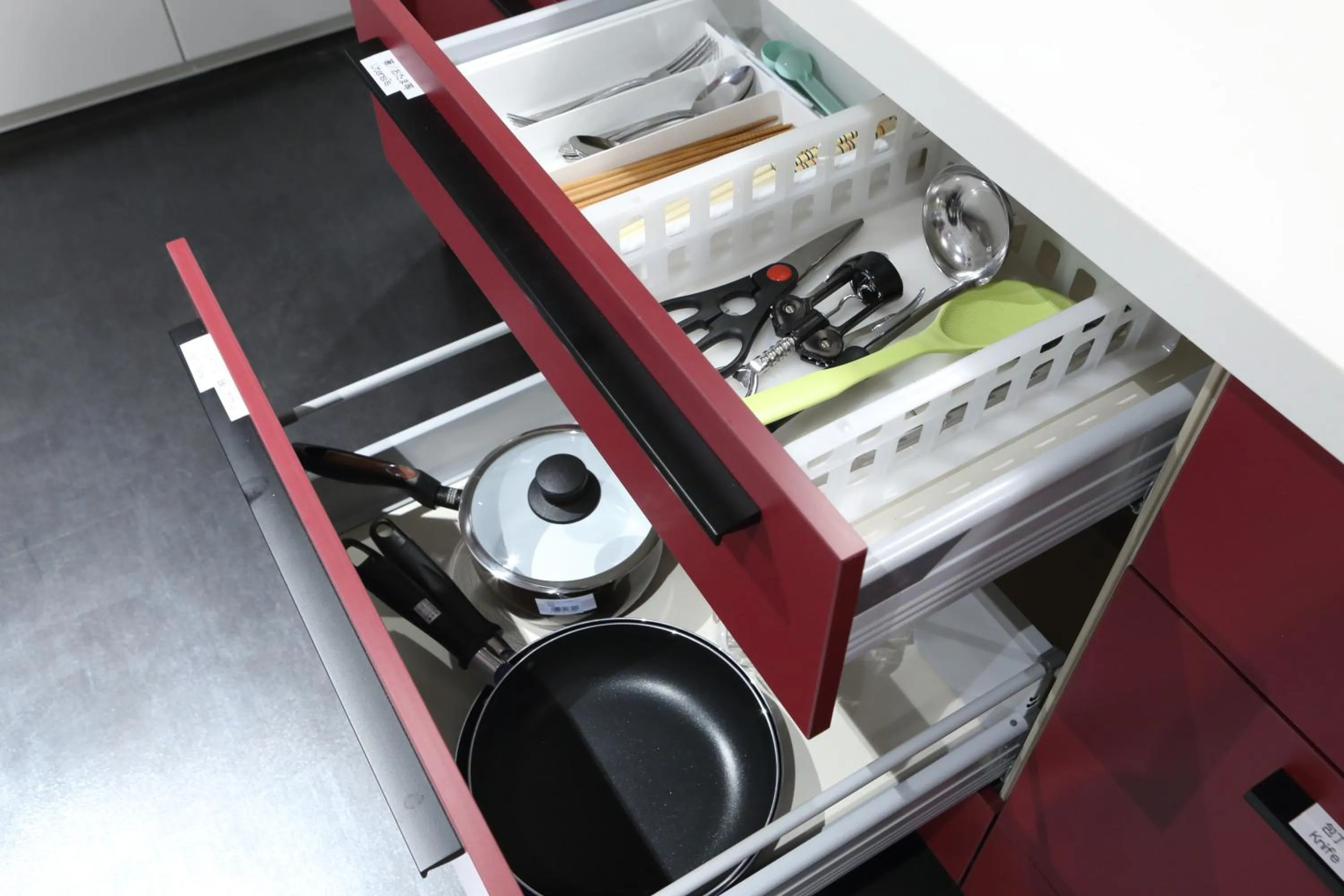 Communal kitchen in Oak Hotel Edo