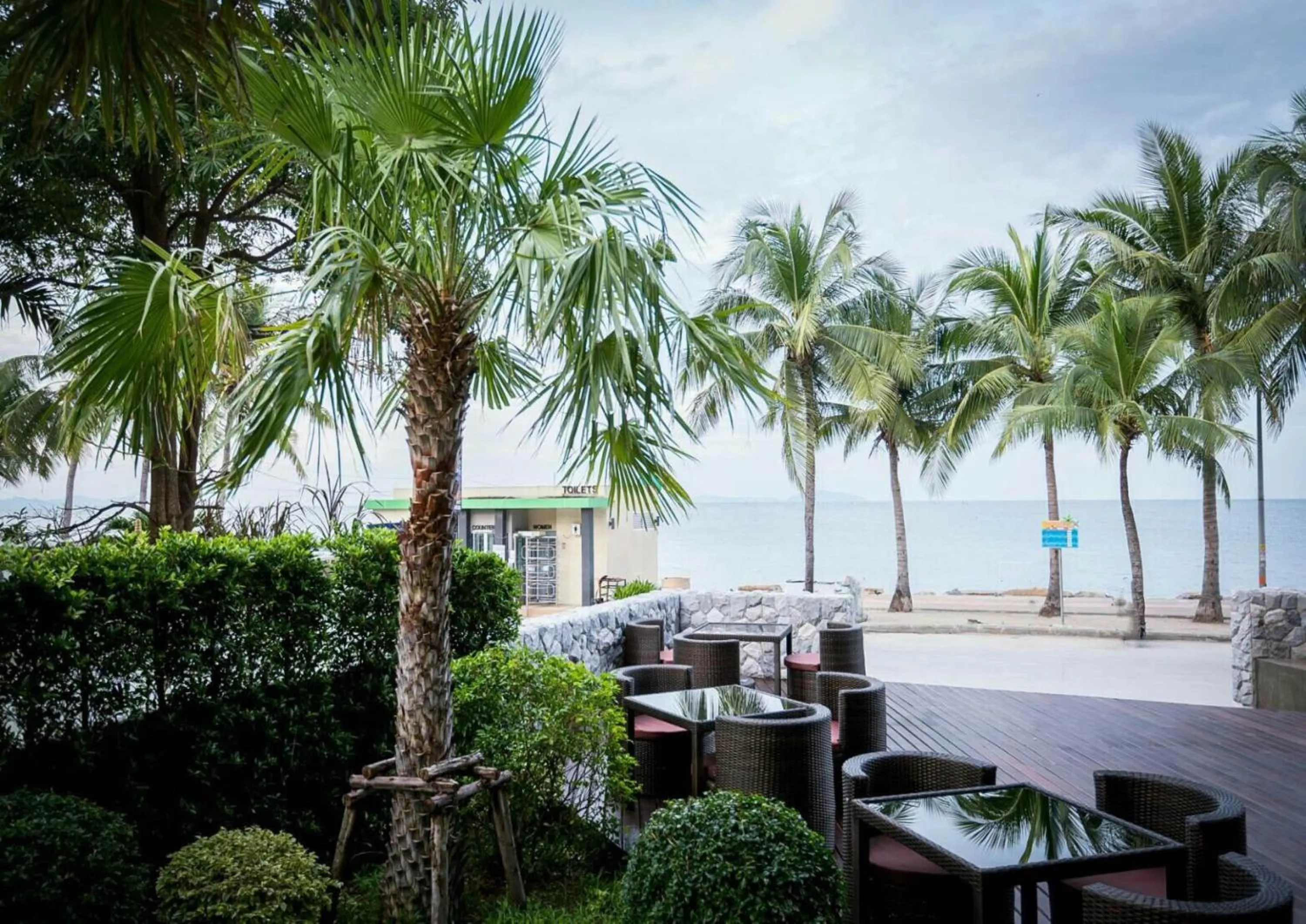 Restaurant/places to eat in Kalm Bangsaen Hotel