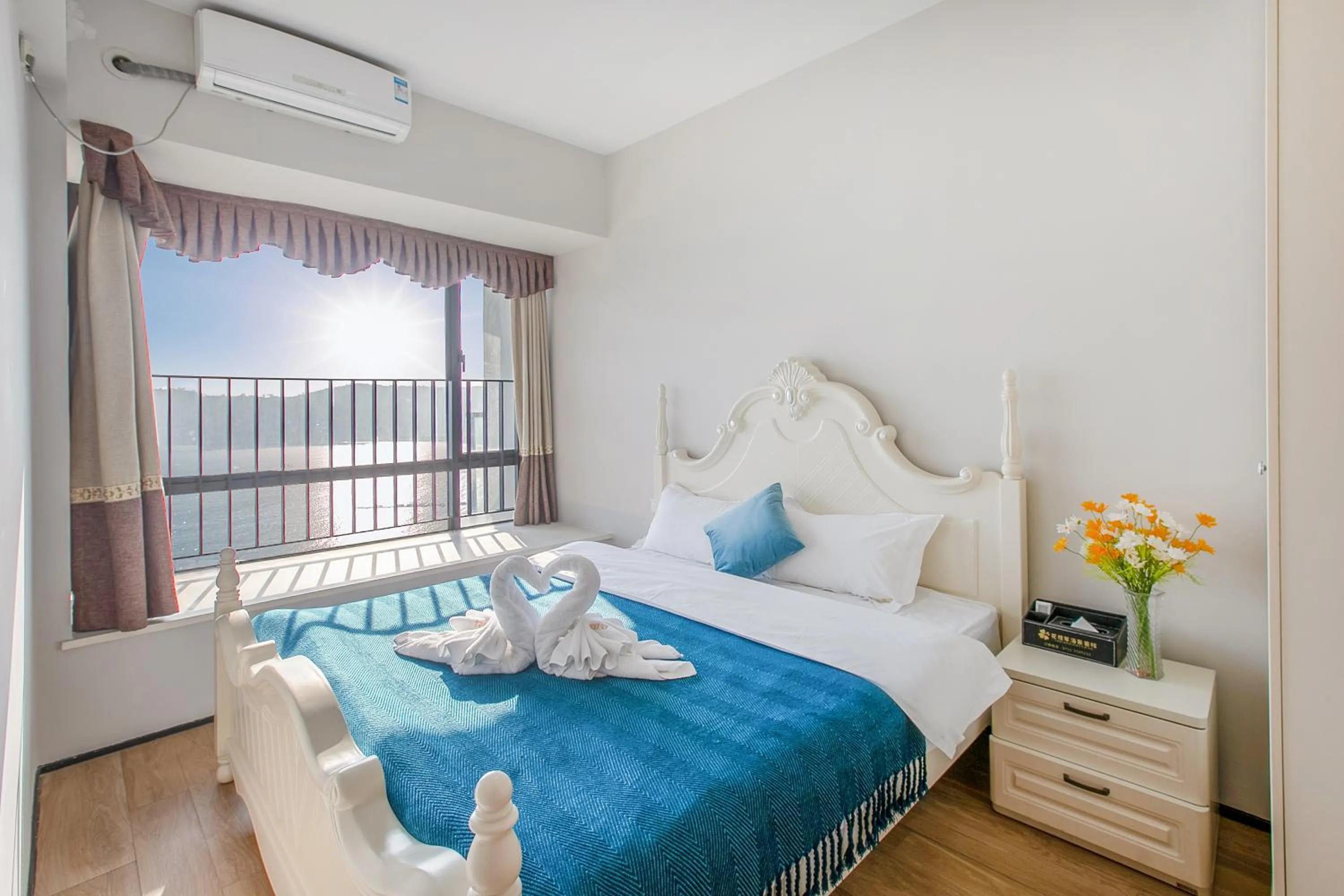 Bed in HuiZhou HuaYangNian Seaview Guesthouse