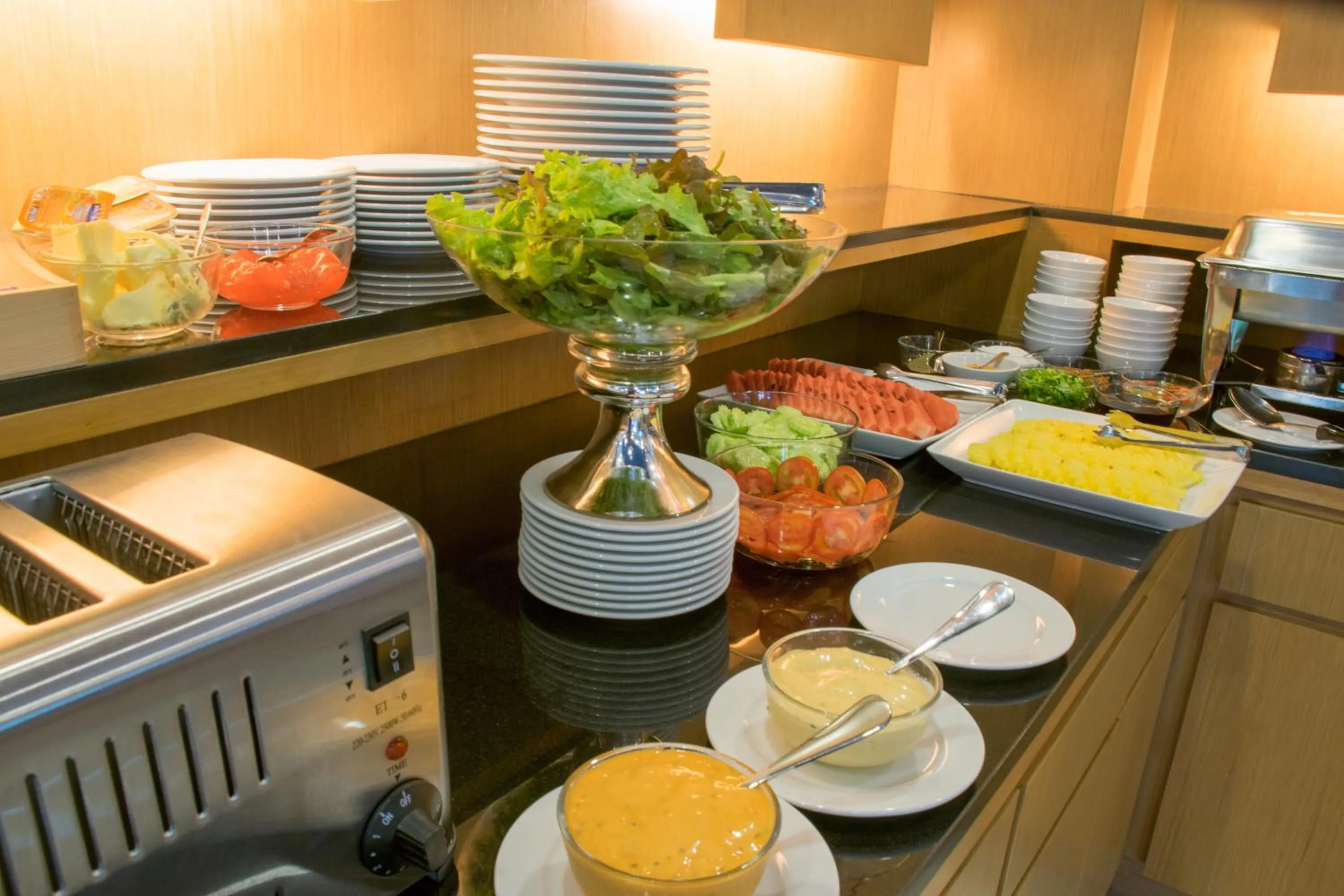 Restaurant/places to eat in Siva Royal Hotel