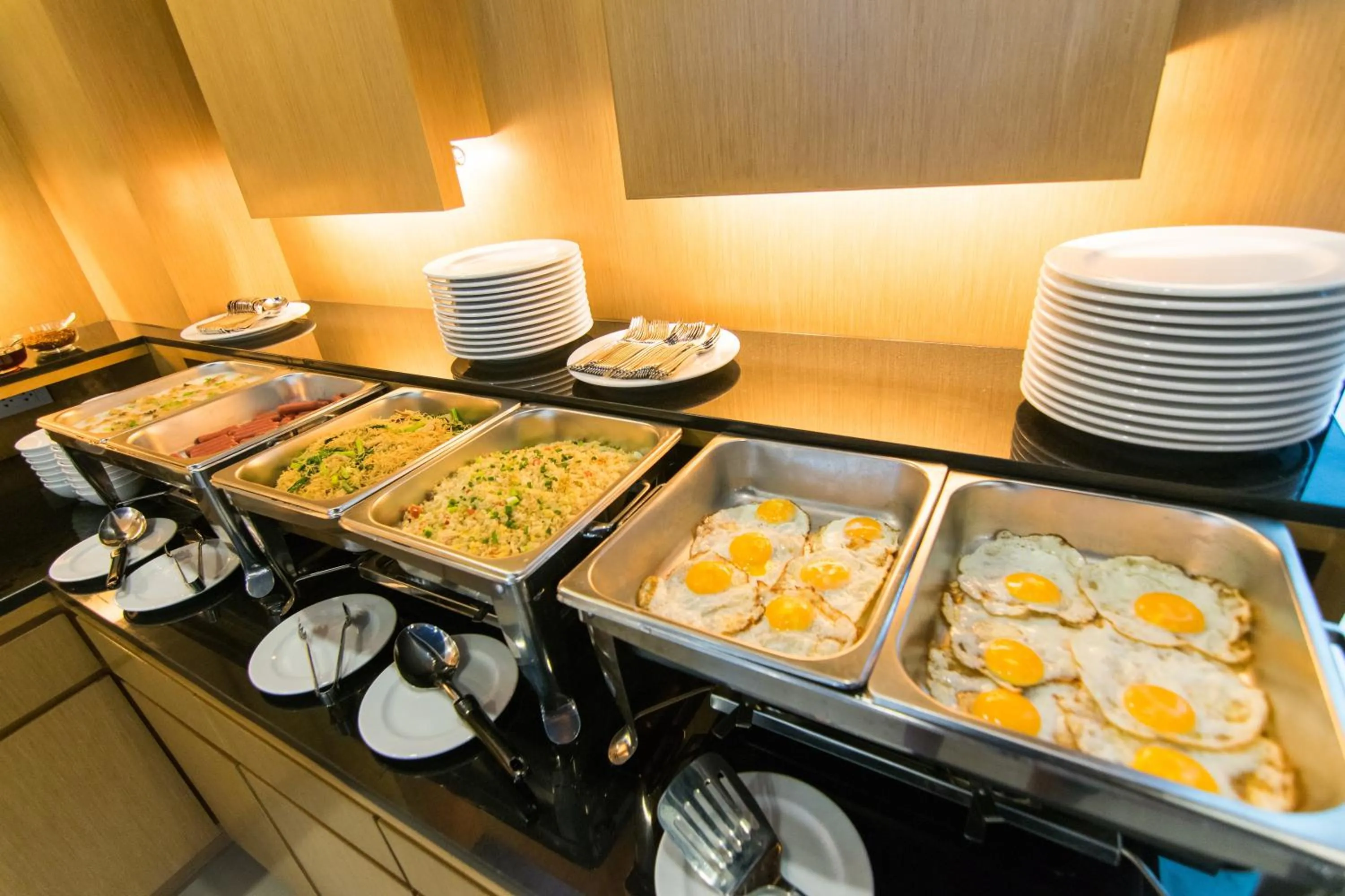 Restaurant/places to eat in Siva Royal Hotel