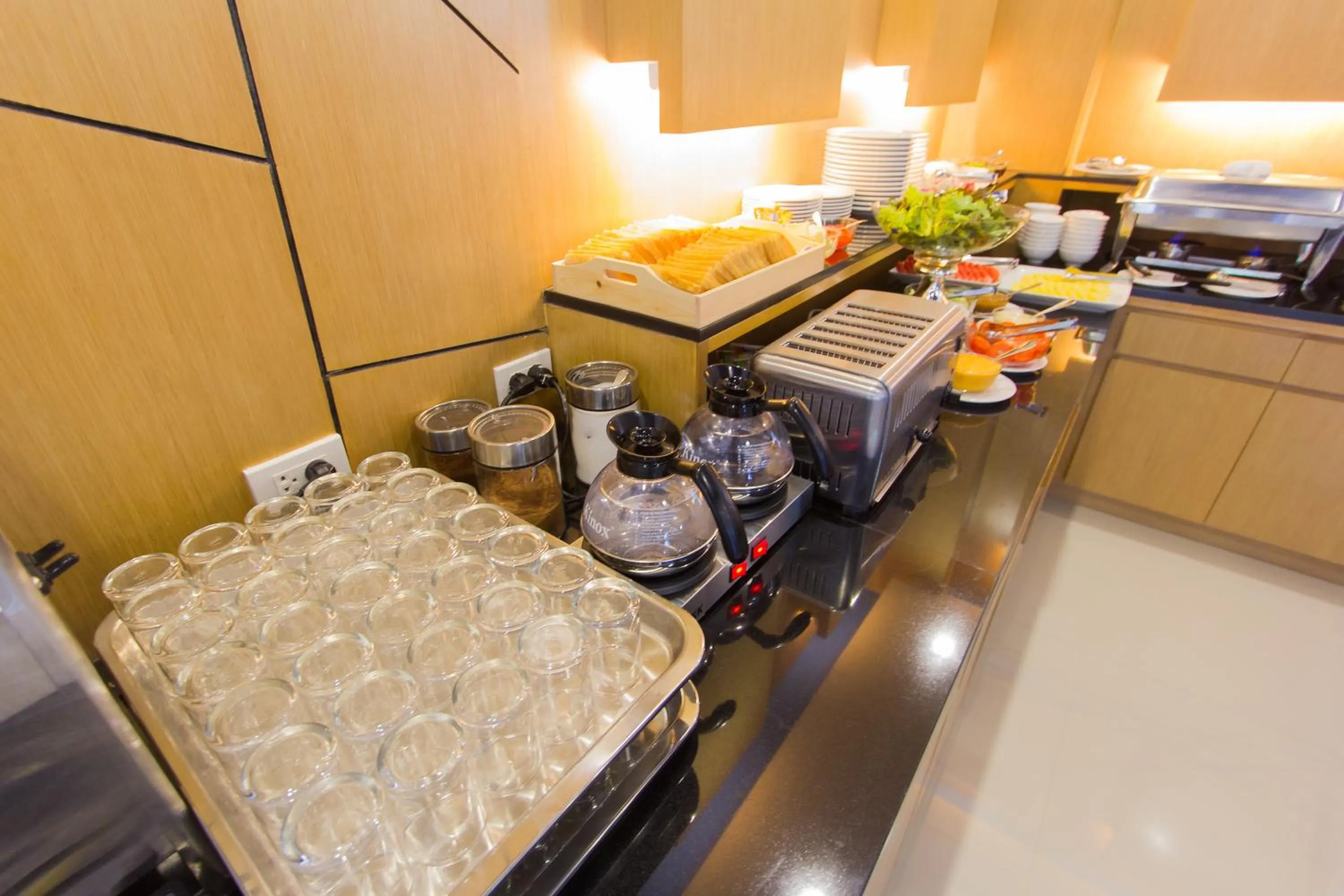 Restaurant/places to eat in Siva Royal Hotel