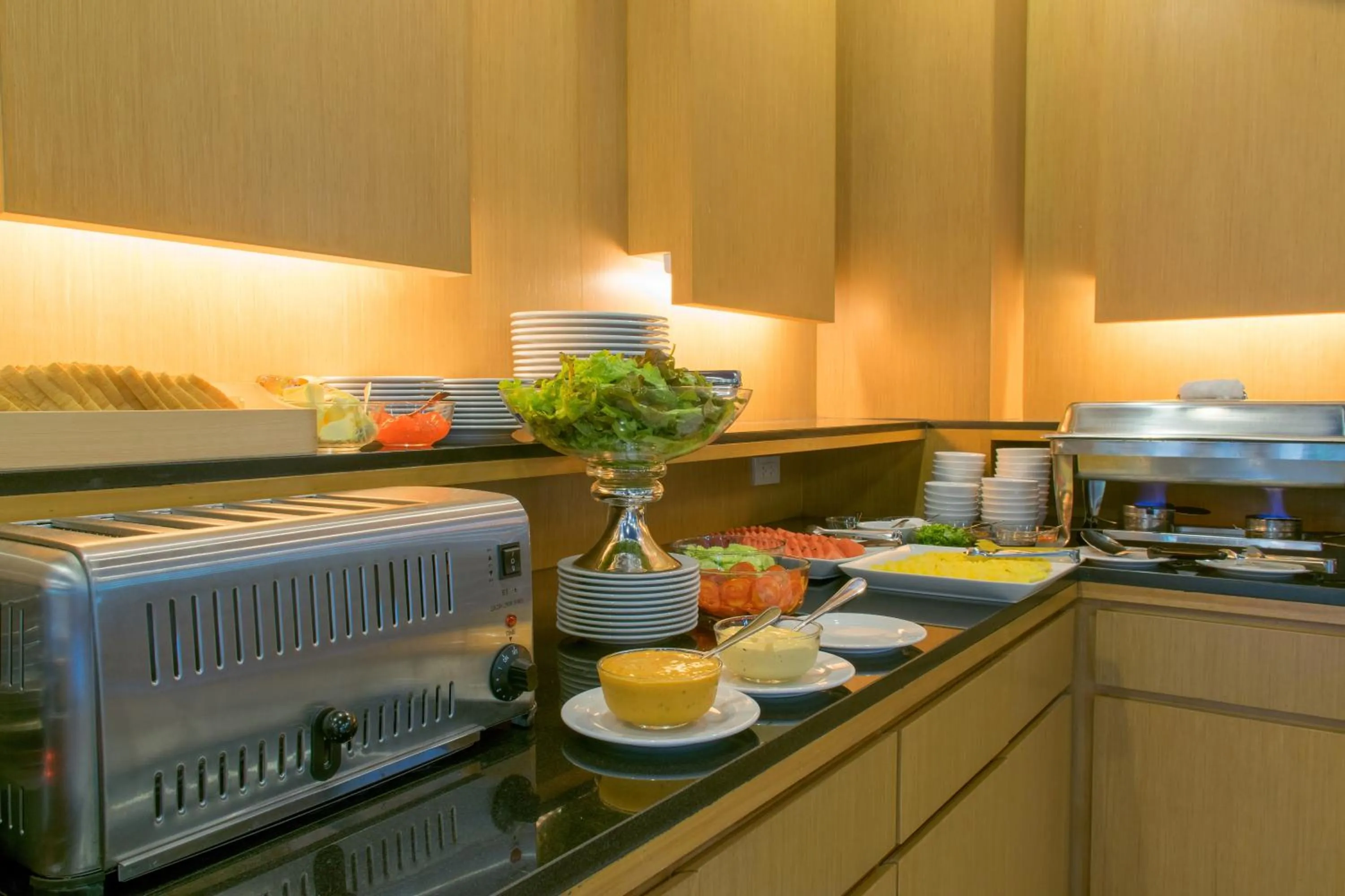 Restaurant/places to eat in Siva Royal Hotel