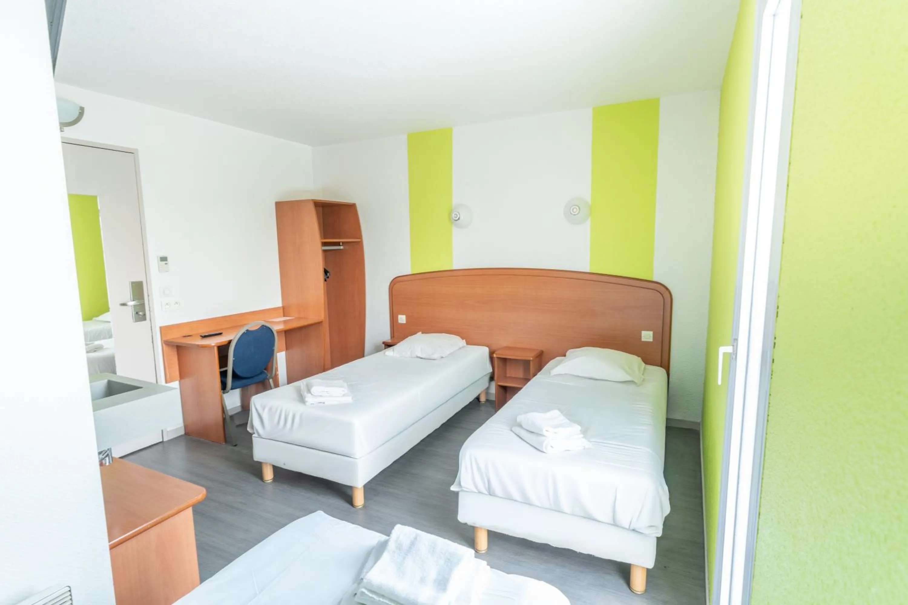 Bed in B Hotel Troyes Aéroport