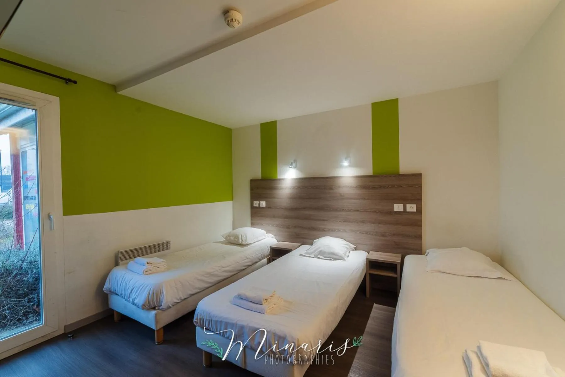 Photo of the whole room, Bed in B Hotel Troyes Aéroport