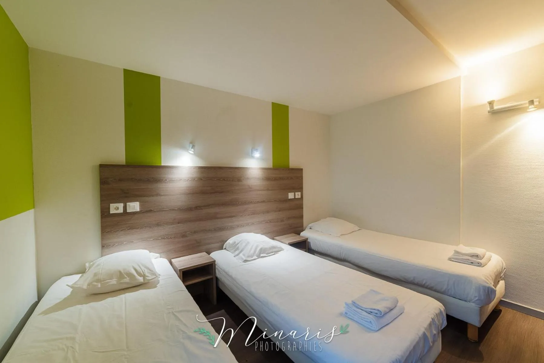 Photo of the whole room, Bed in B Hotel Troyes Aéroport