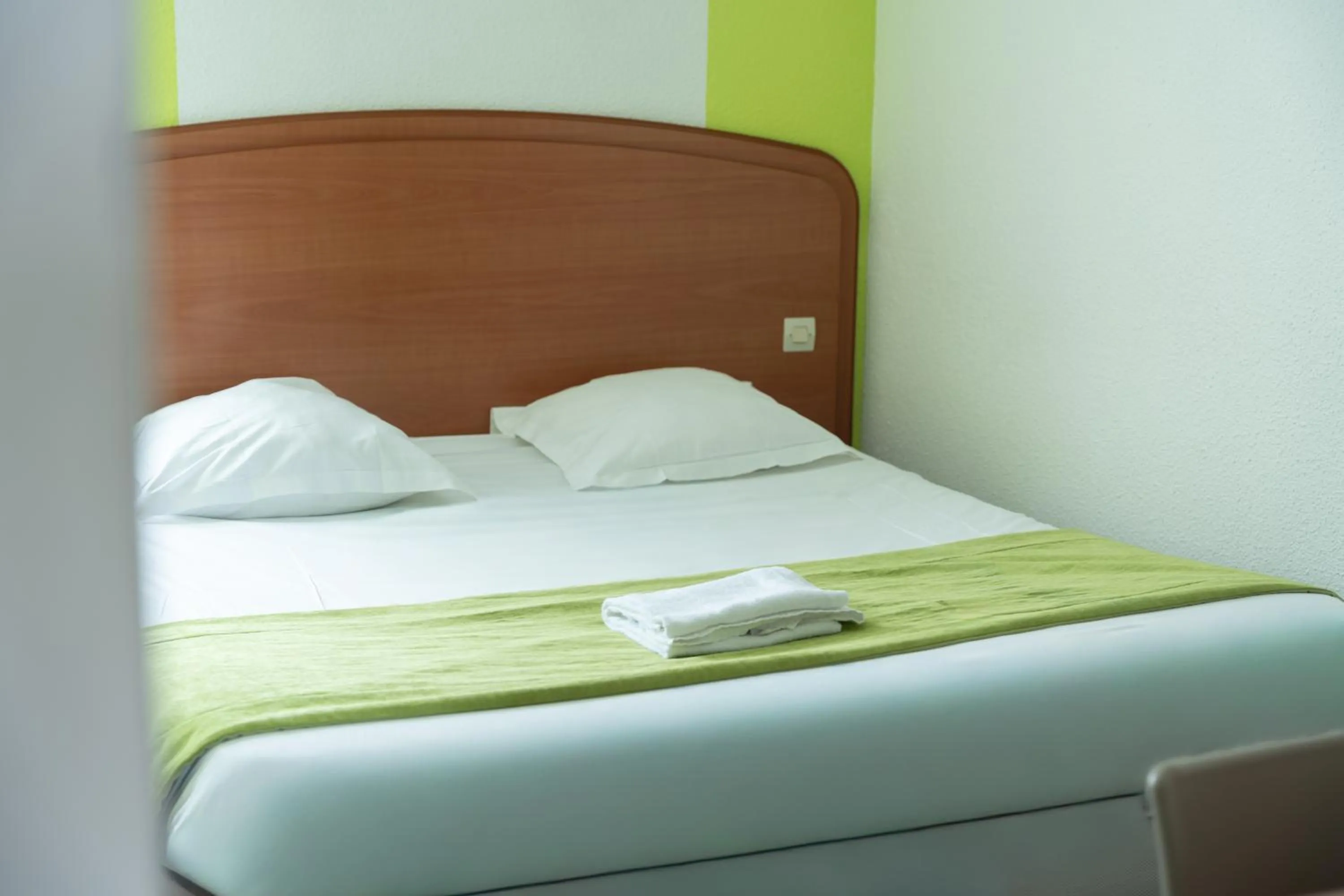 Bedroom, Bed in B Hotel Troyes Aéroport