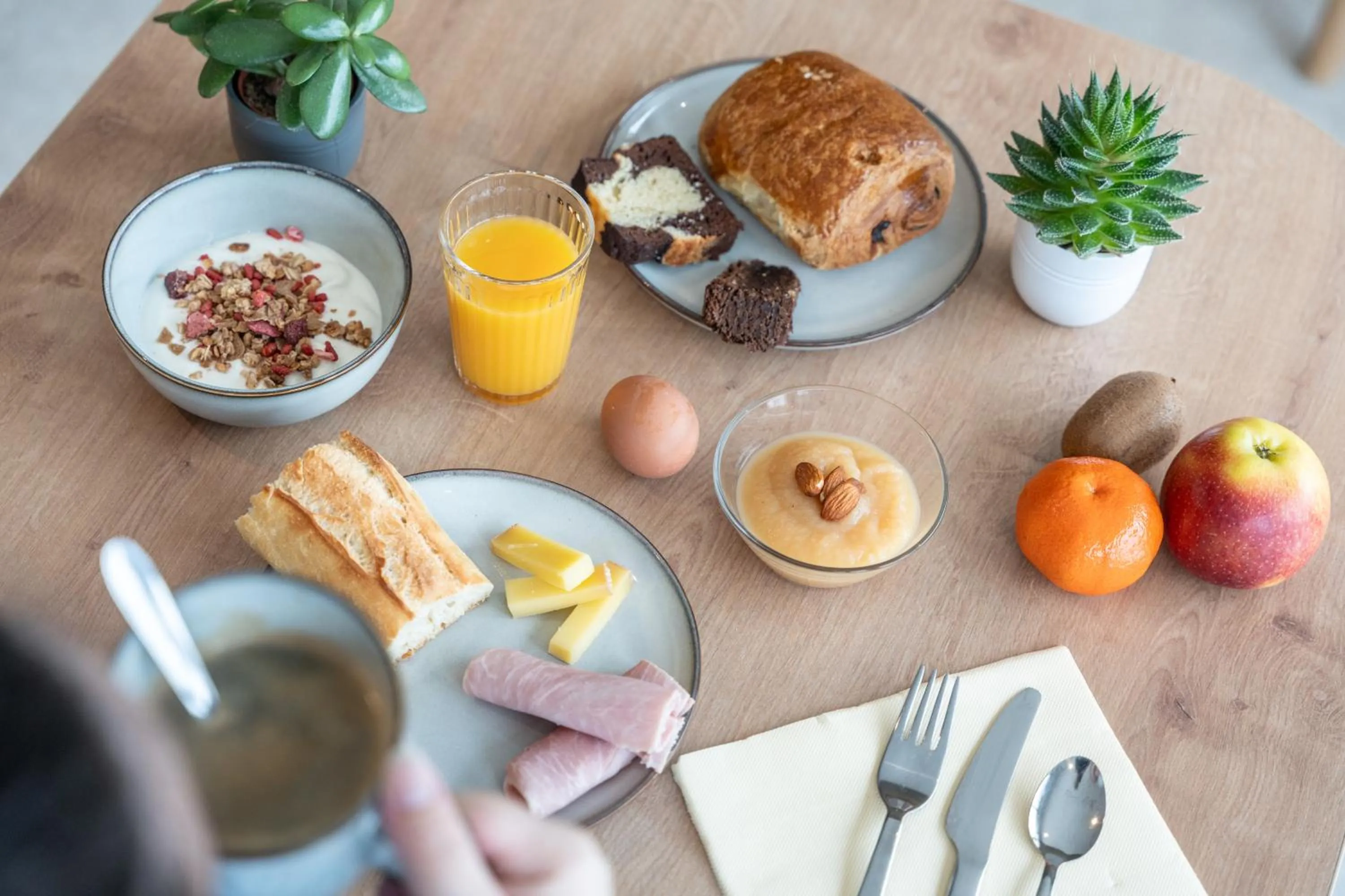 Food in B Hotel Troyes Aéroport