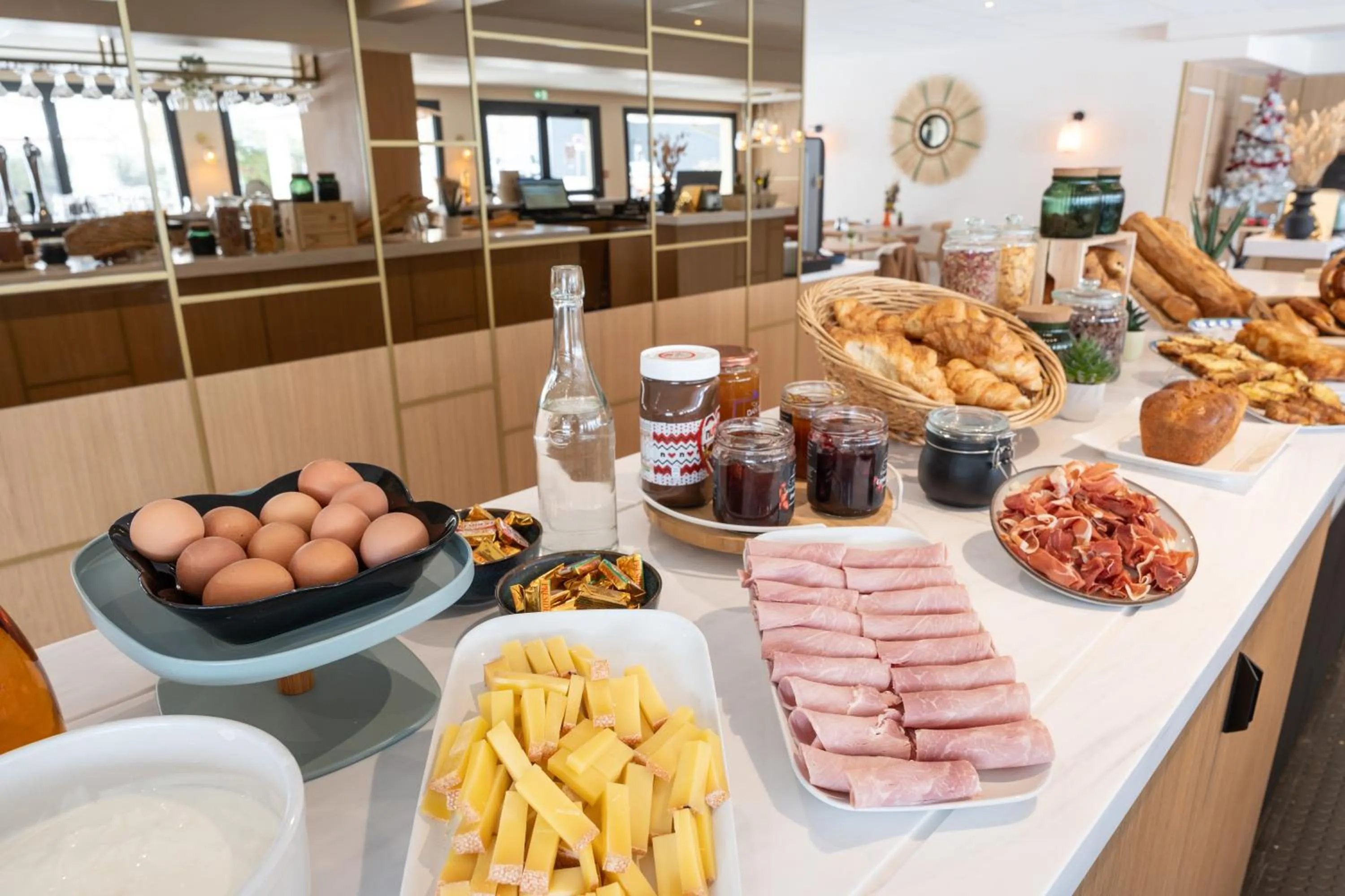 Breakfast in B Hotel Troyes Aéroport