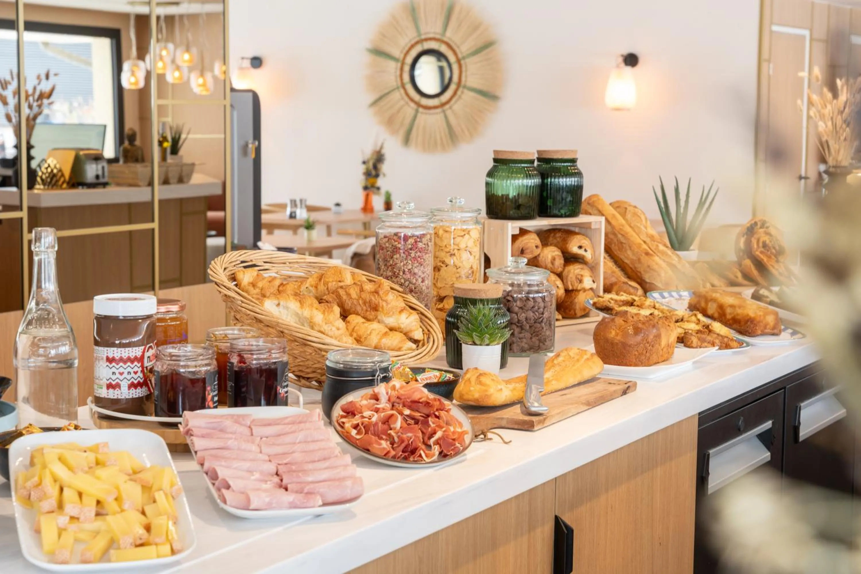Breakfast in B Hotel Troyes Aéroport