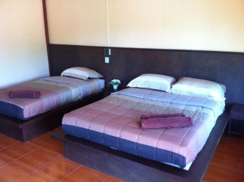 Bed in Lanta Queen Resort