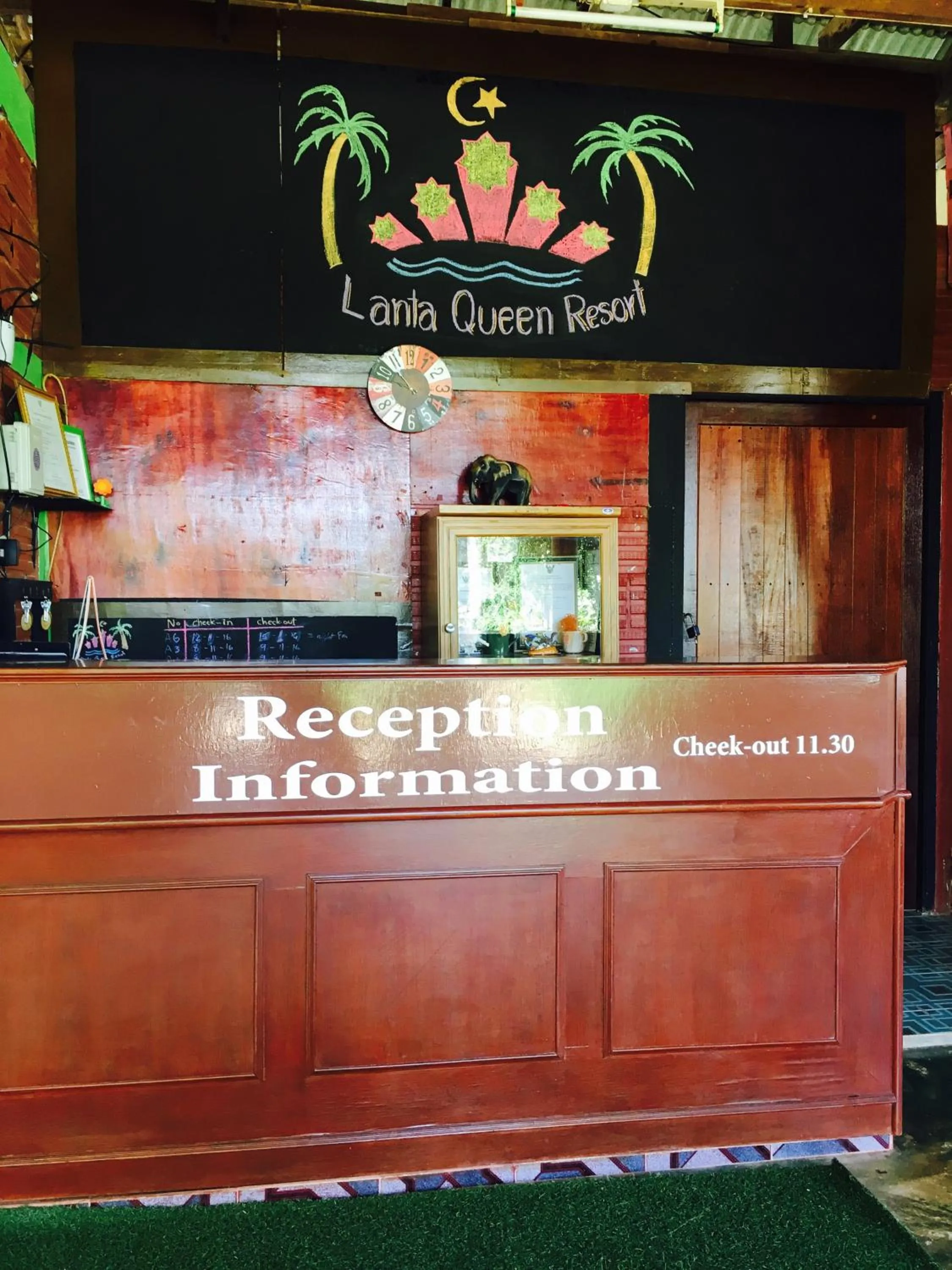 Lobby or reception in Lanta Queen Resort