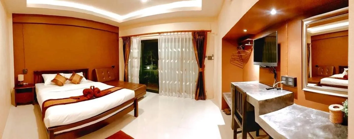 Bed in Lanta Queen Resort