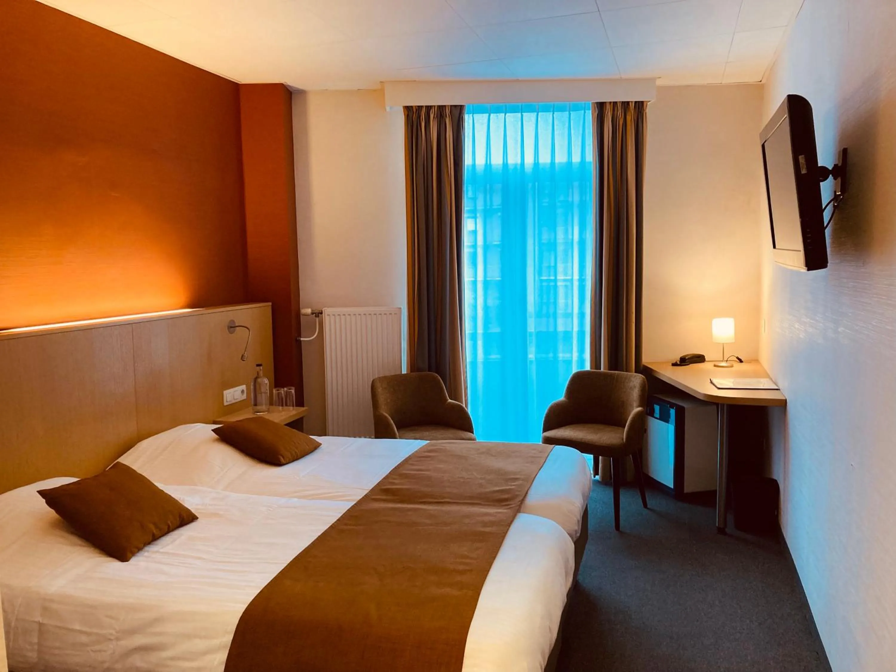 Bed in Hotel Du Commerce