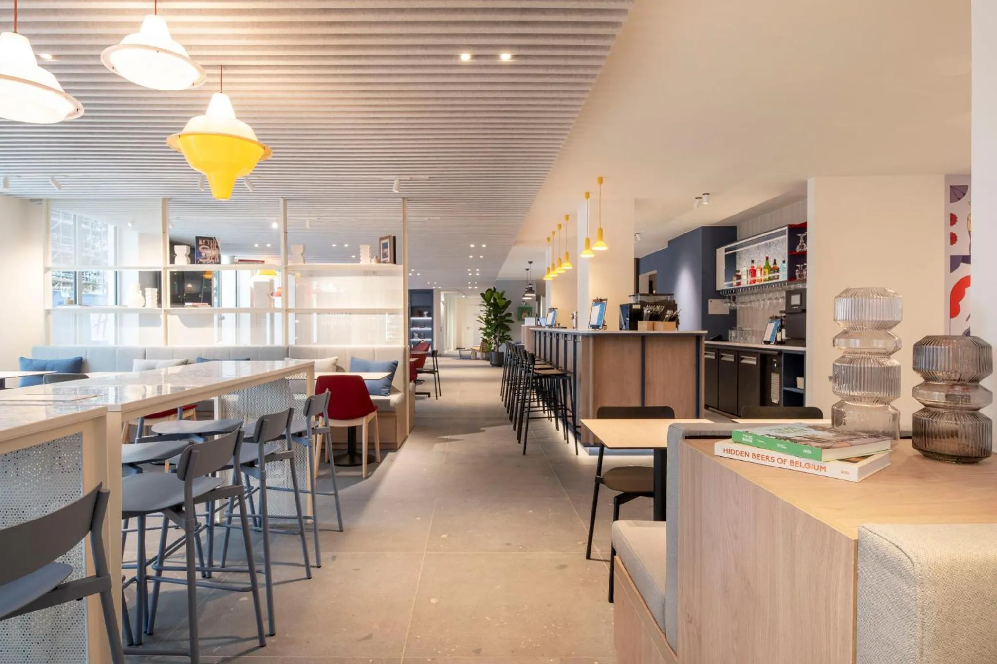 Lounge or bar in Holiday Inn Express & Suites Ghent by IHG