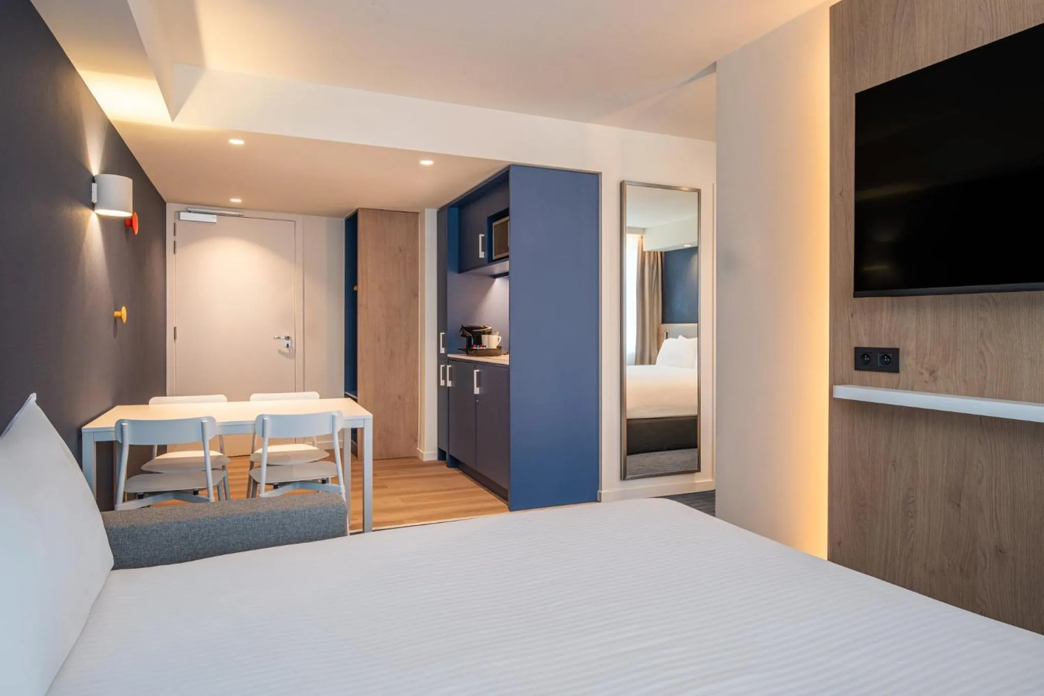 Bedroom, Bed in Holiday Inn Express & Suites Ghent by IHG