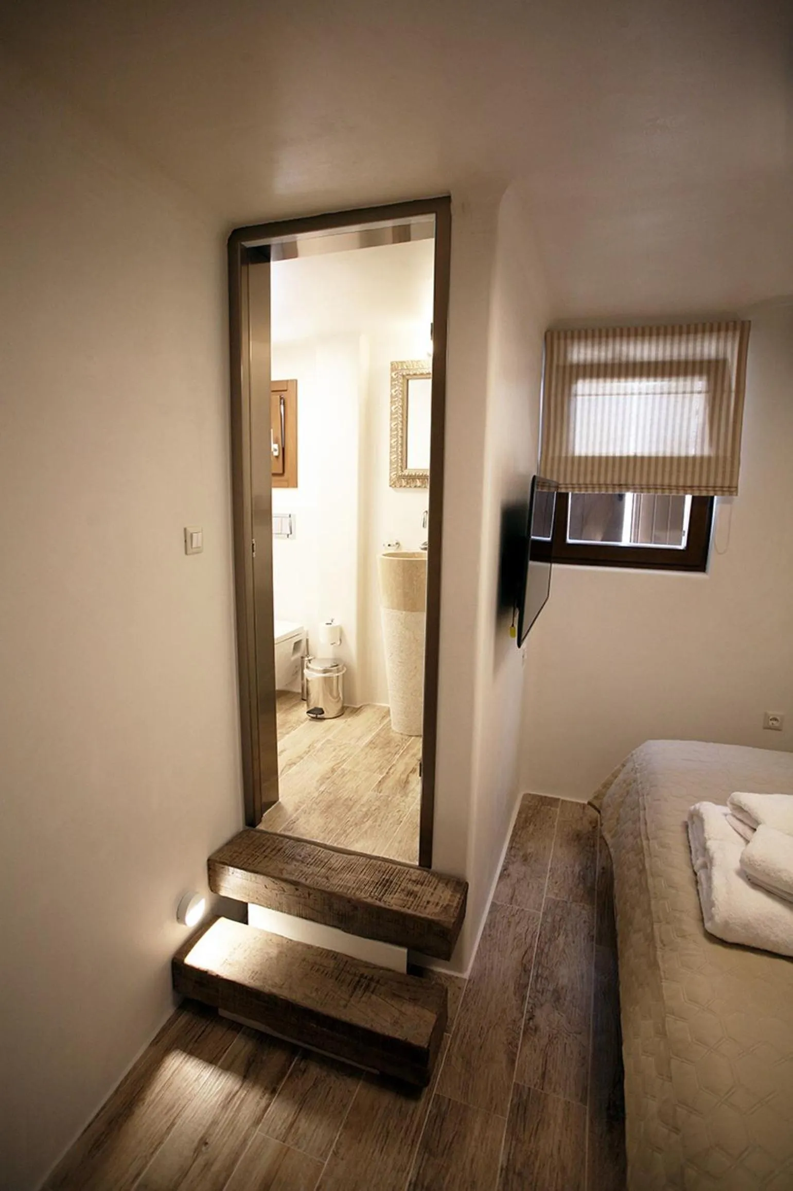 Bathroom, Bed in Anagram Hotel