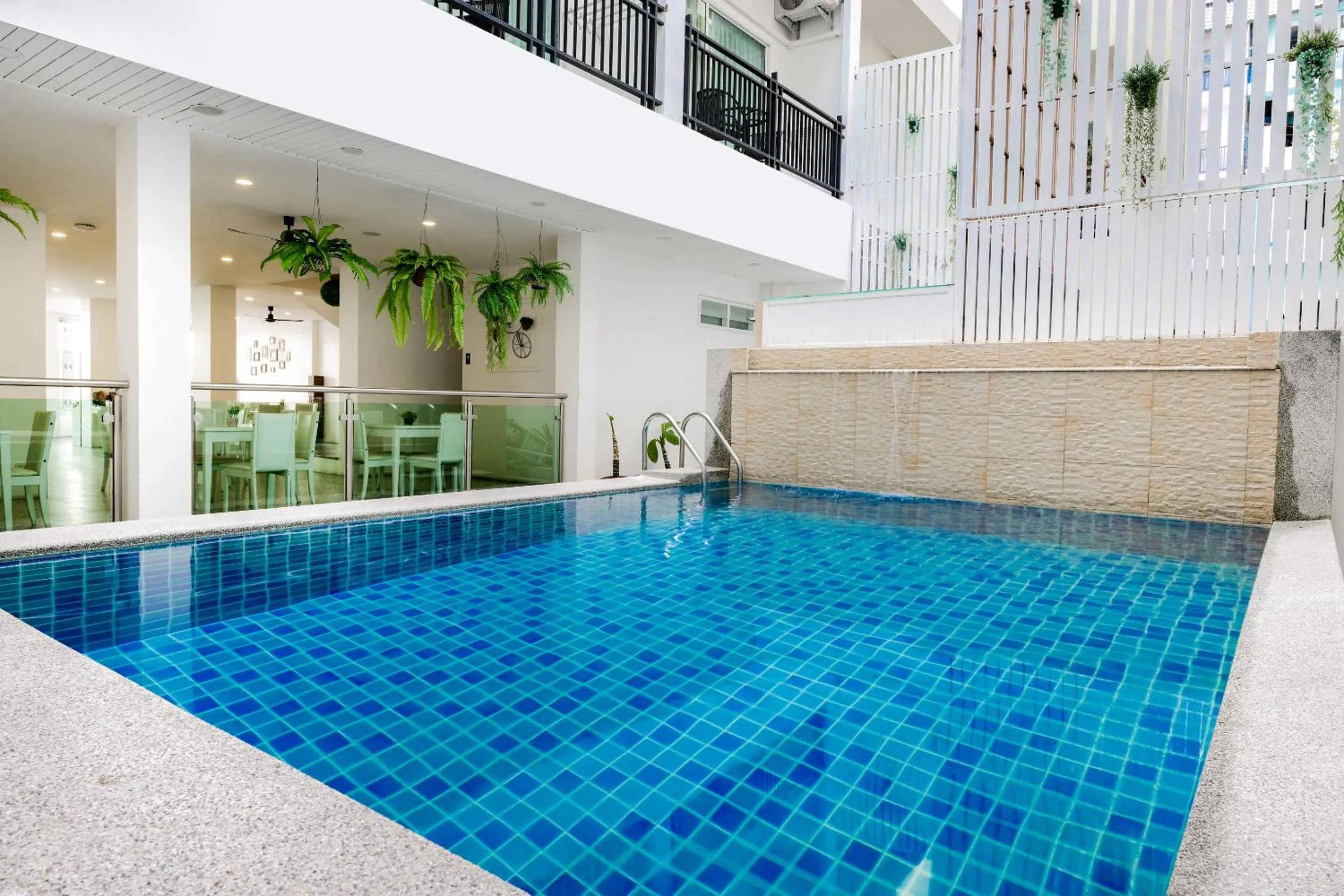 Swimming pool in Maleewan Jomtien