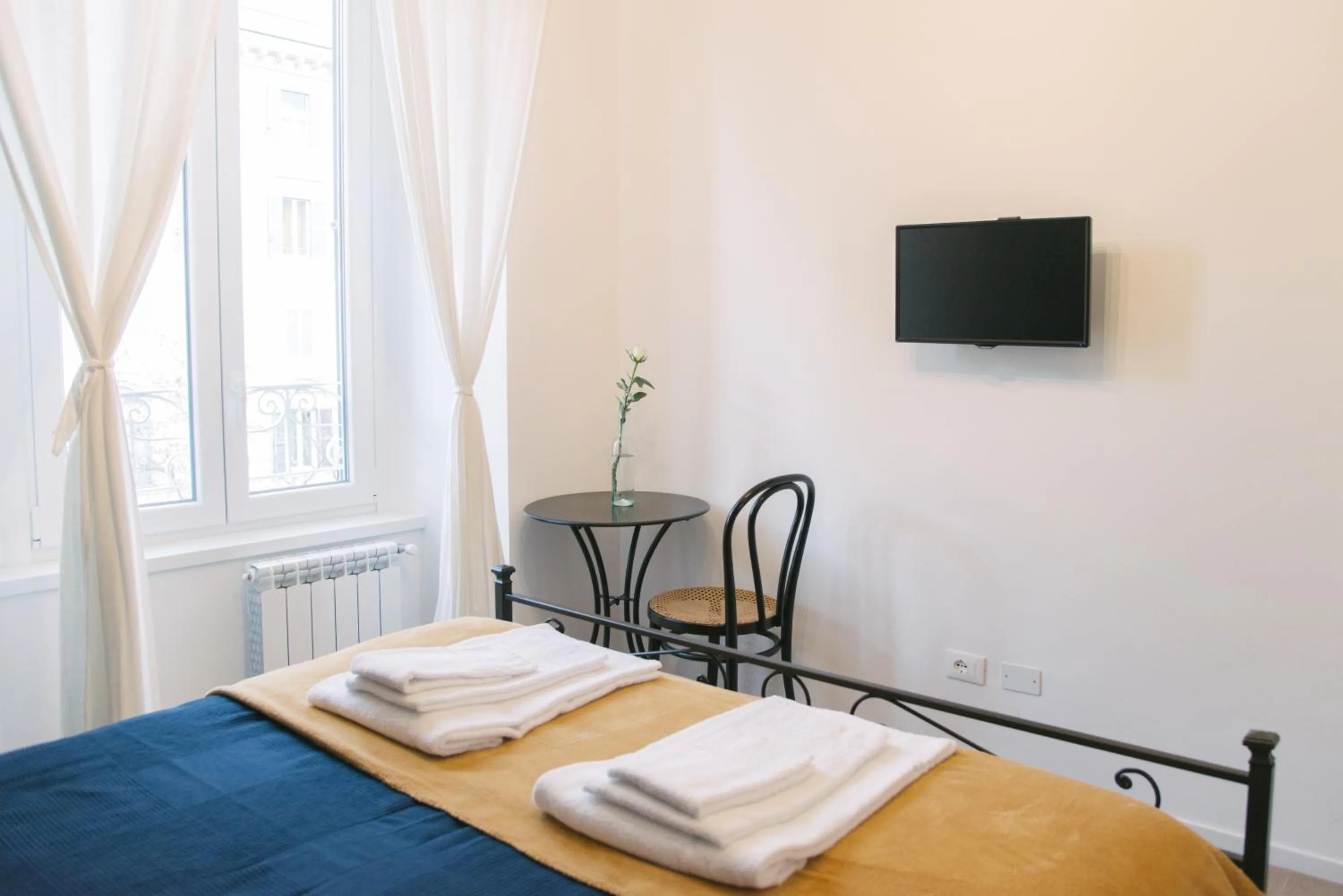 Photo of the whole room, Bed in Vatican Garden Rooms