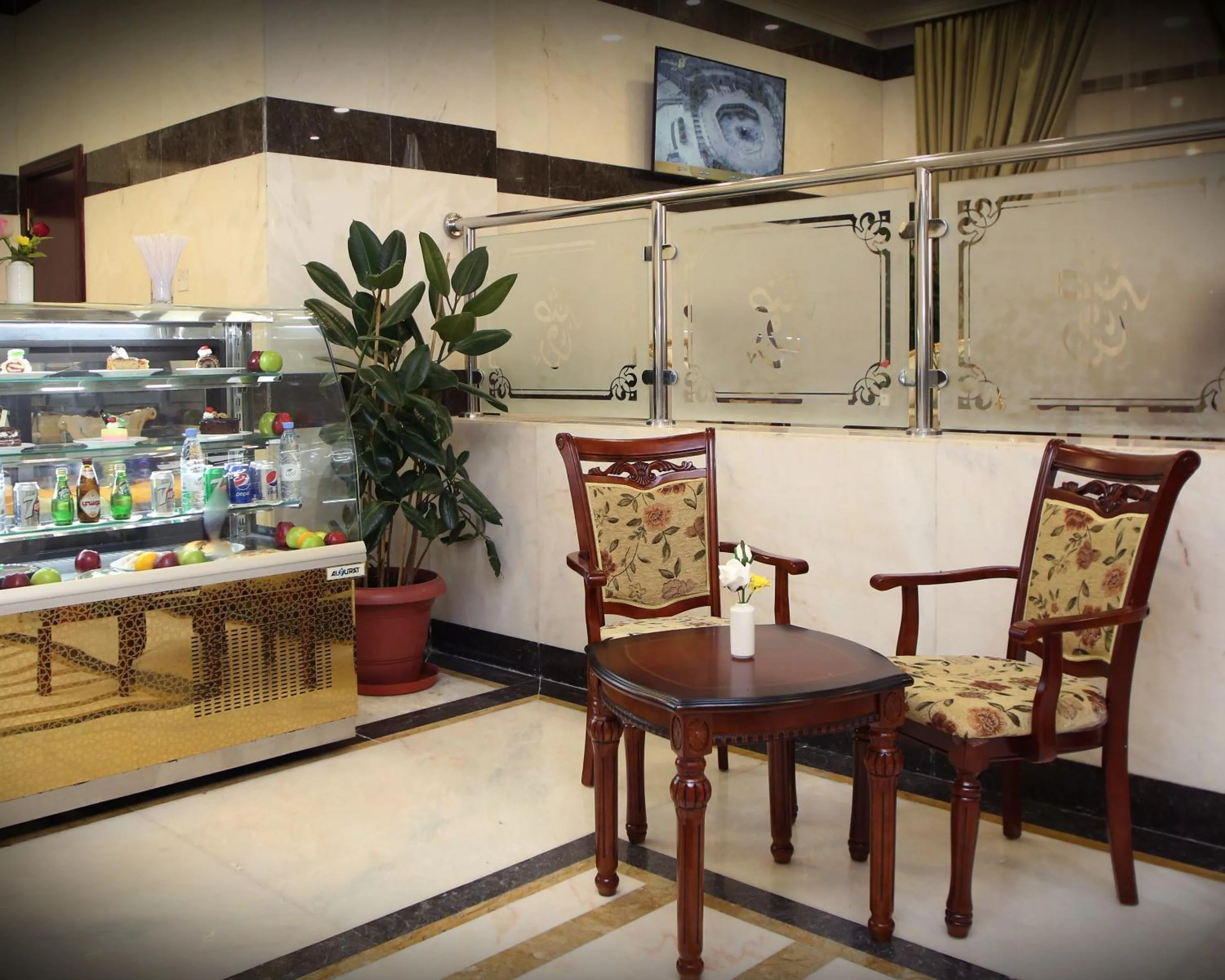 Restaurant/places to eat in Al Aqeeq Al Rawda Hotel by Abu Al Joud