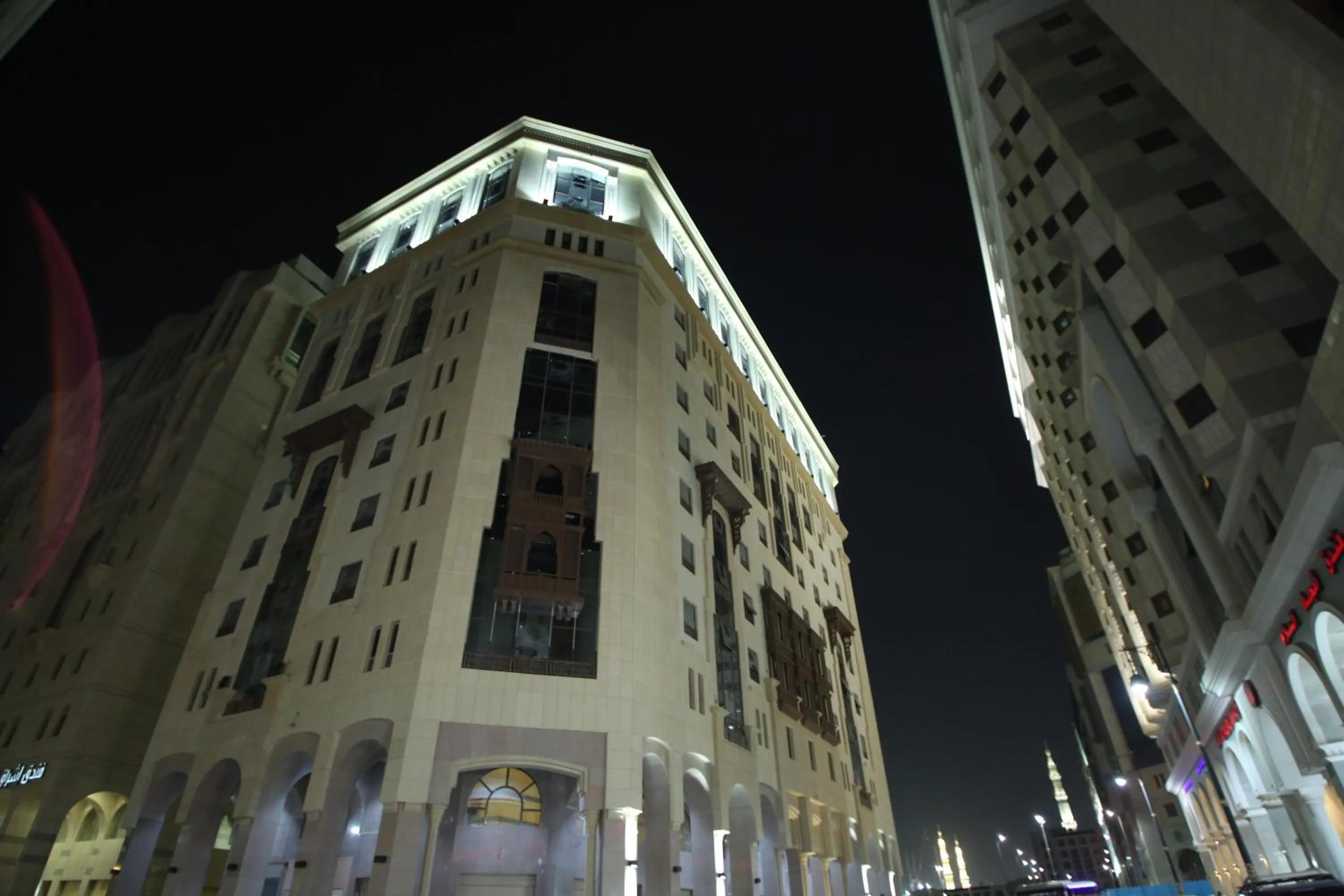 Property building in Al Aqeeq Al Rawda Hotel by Abu Al Joud