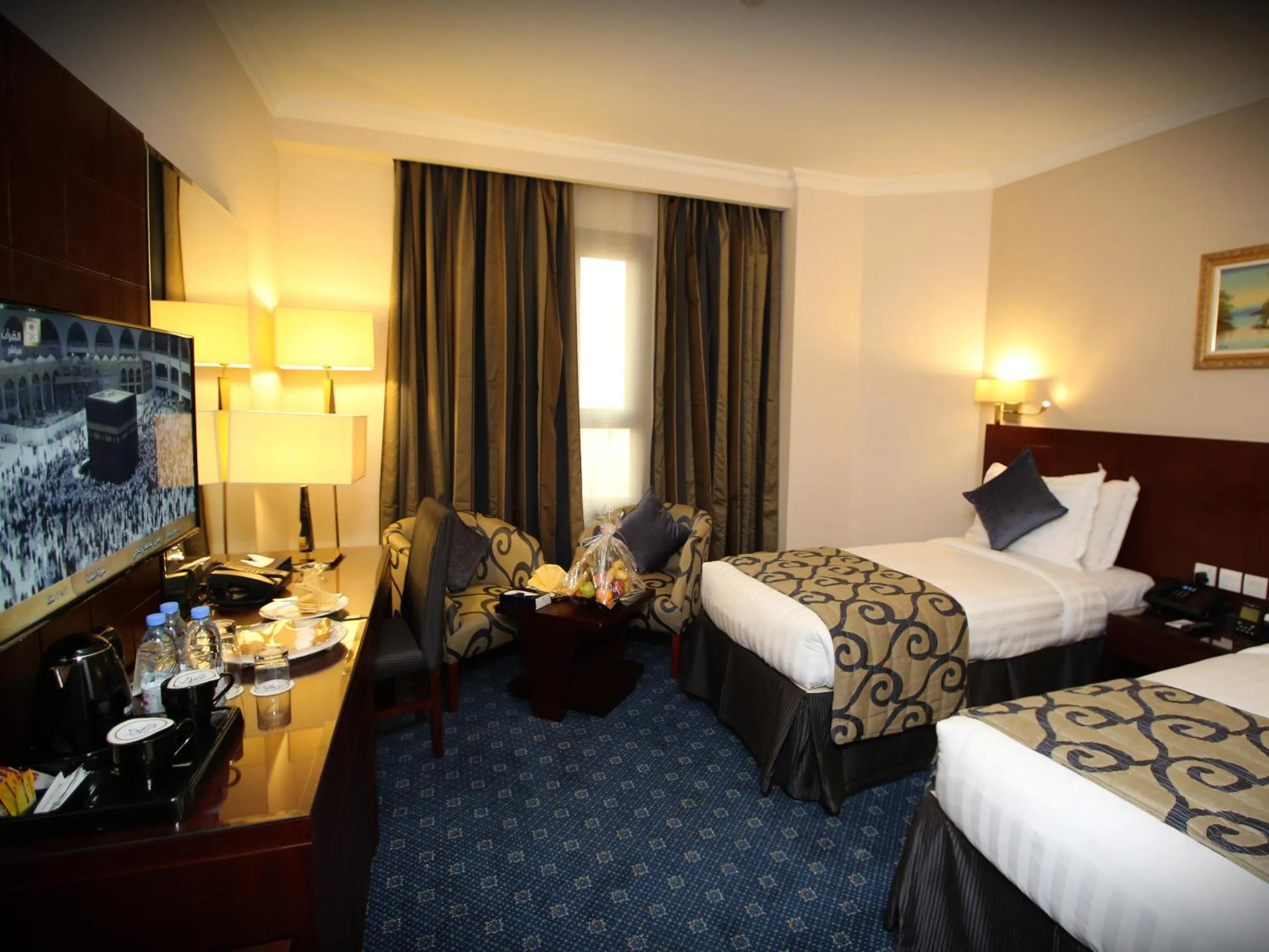 Food and drinks, Bed in Al Aqeeq Al Rawda Hotel by Abu Al Joud