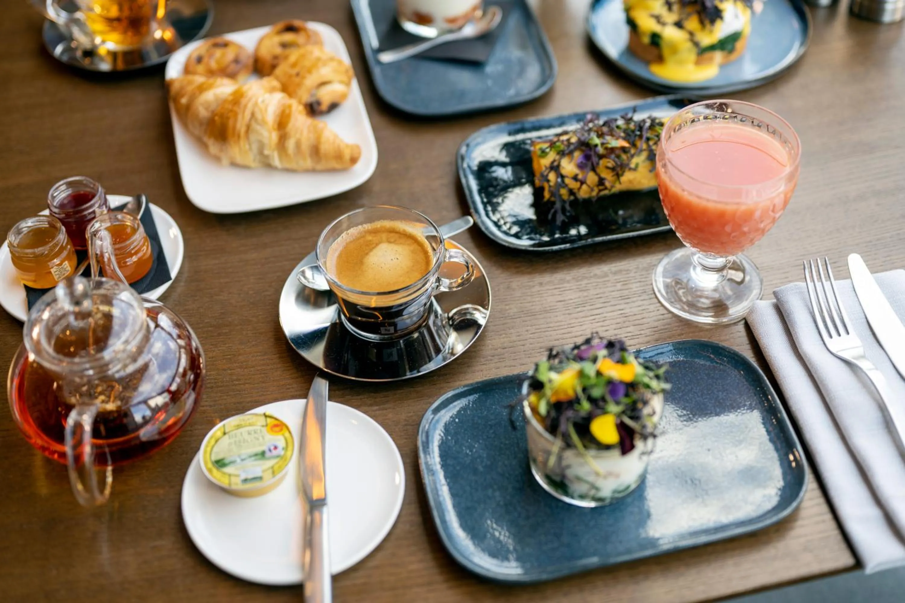 Food and drinks in Le Louise Hotel Brussels - MGallery Collection