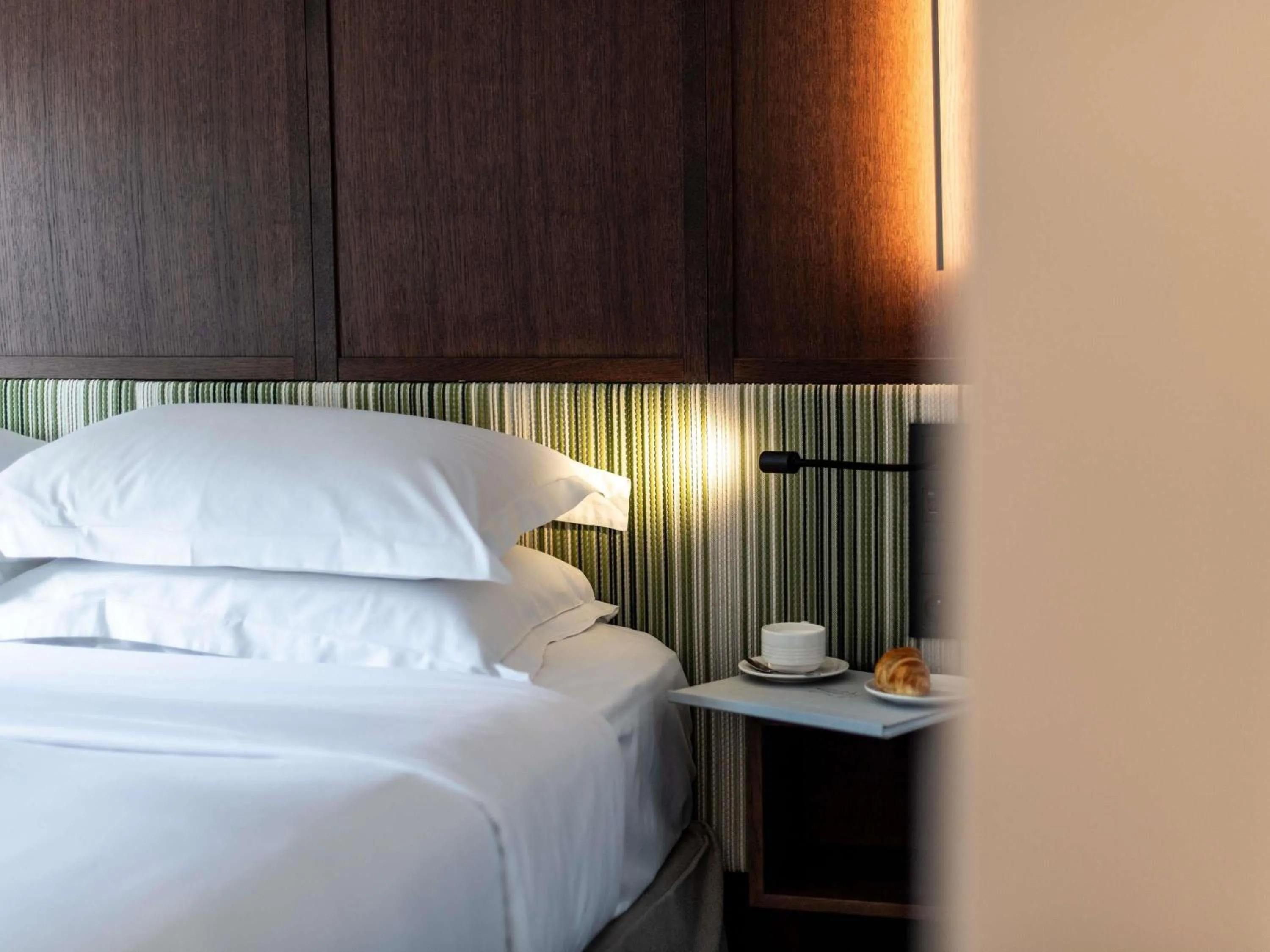 Bedroom, Bed in Le Louise Hotel Brussels - MGallery Collection