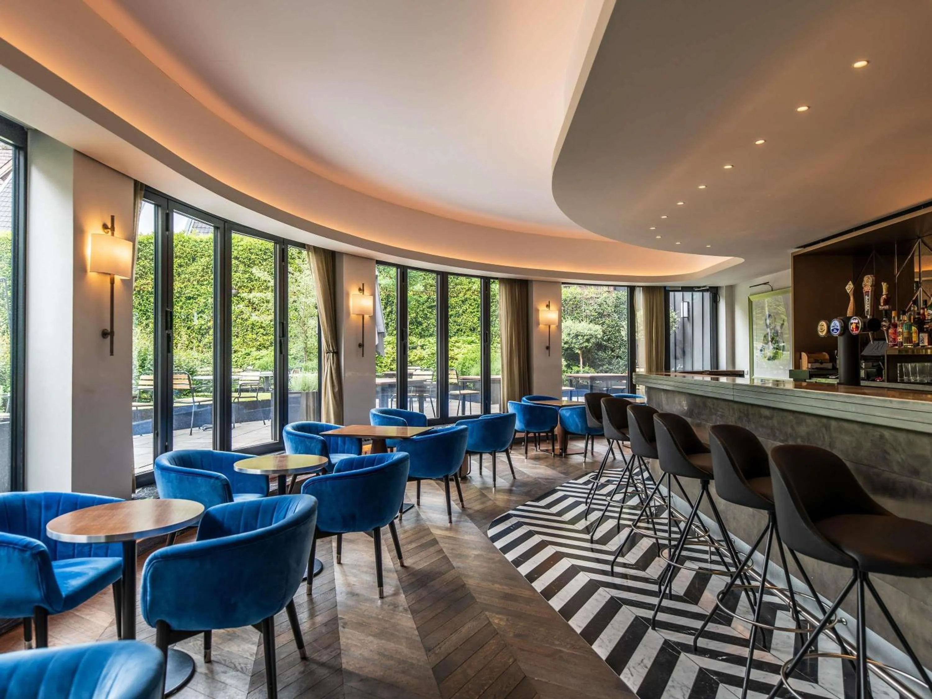 Lounge or bar in Le Louise Hotel Brussels - MGallery Collection