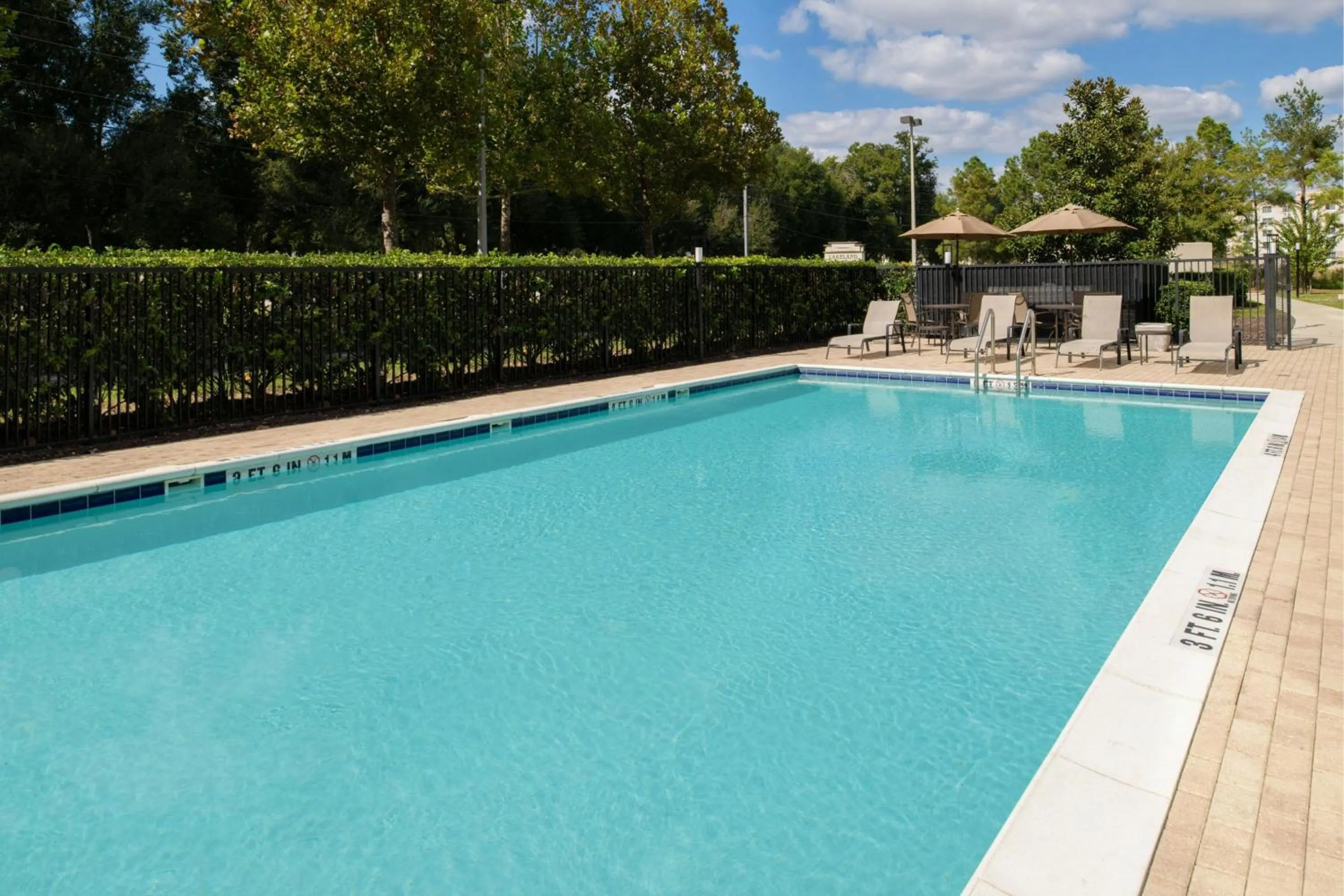 Swimming pool in TownePlace Suites by Marriott Lakeland