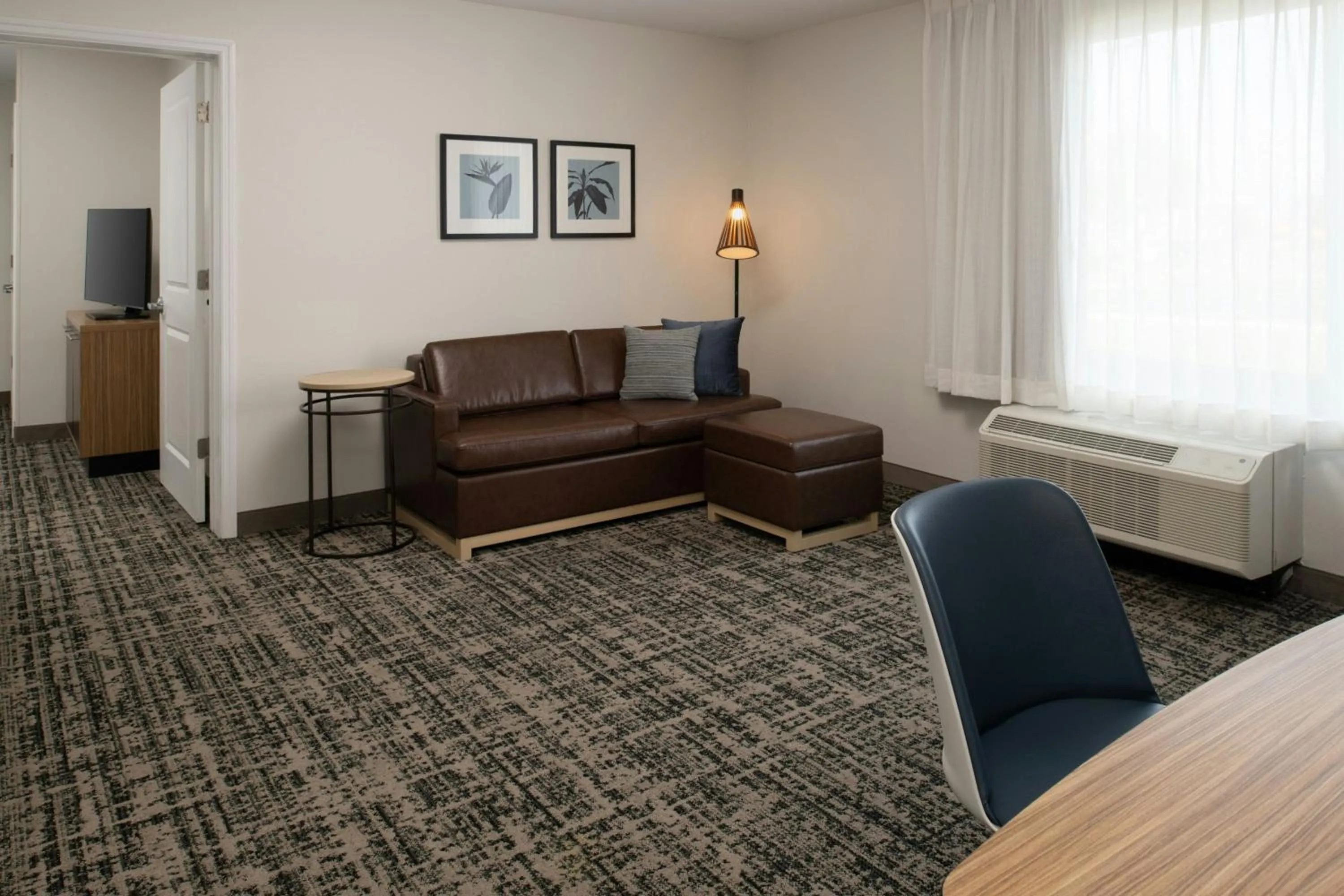 Living room, Bed in TownePlace Suites by Marriott Lakeland