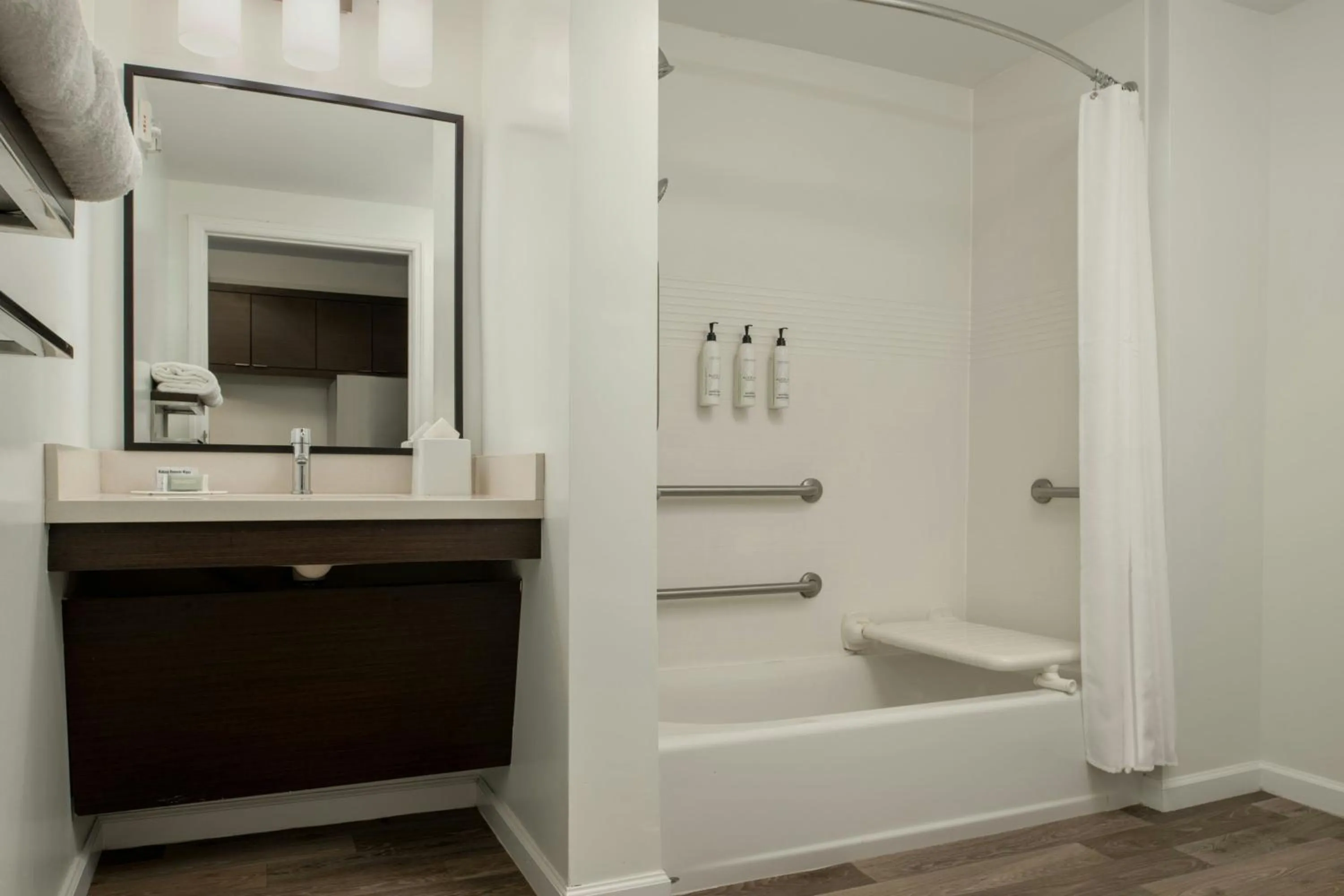 Bathroom in TownePlace Suites by Marriott Lakeland
