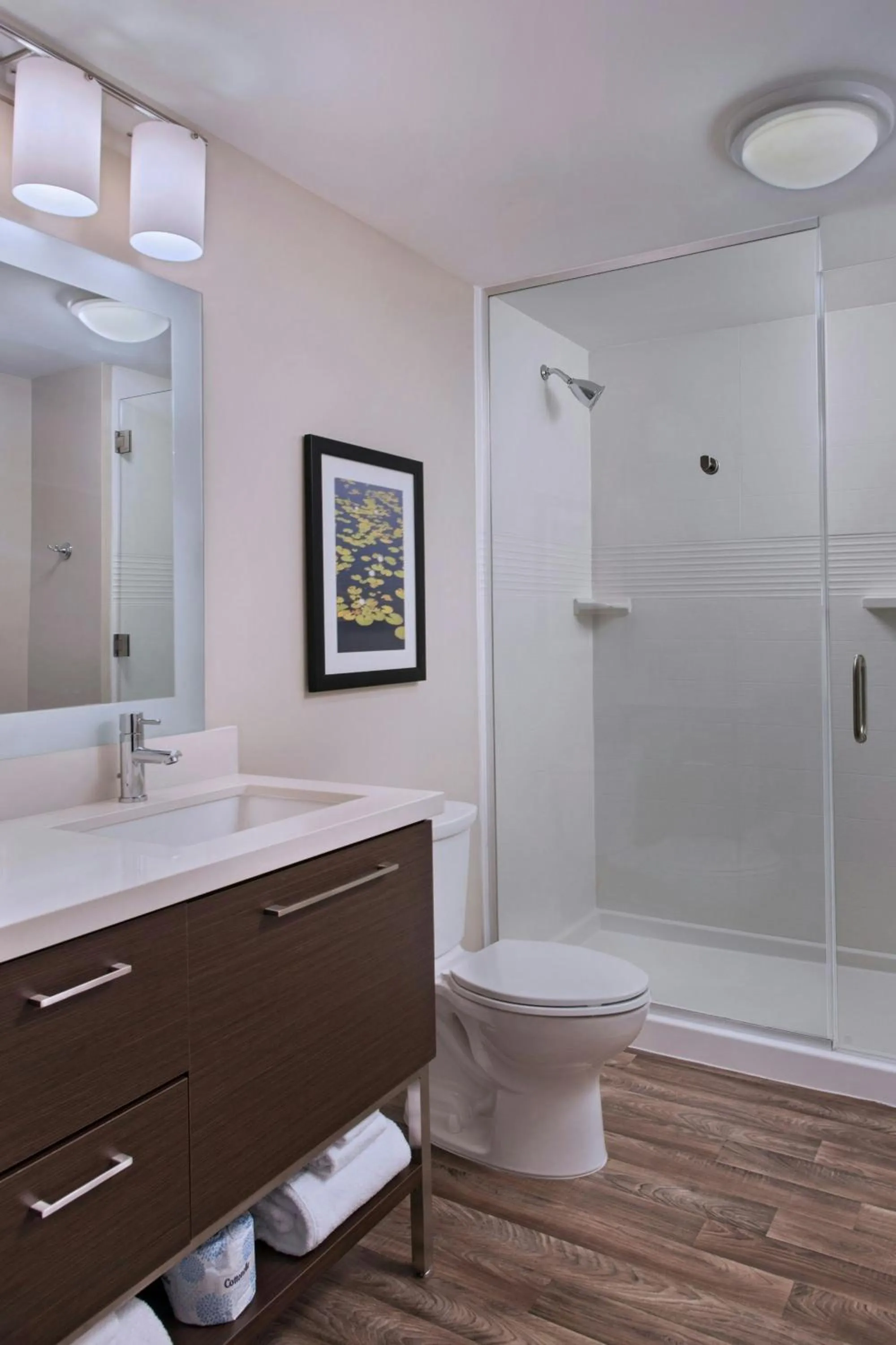 Bathroom in TownePlace Suites by Marriott Lakeland