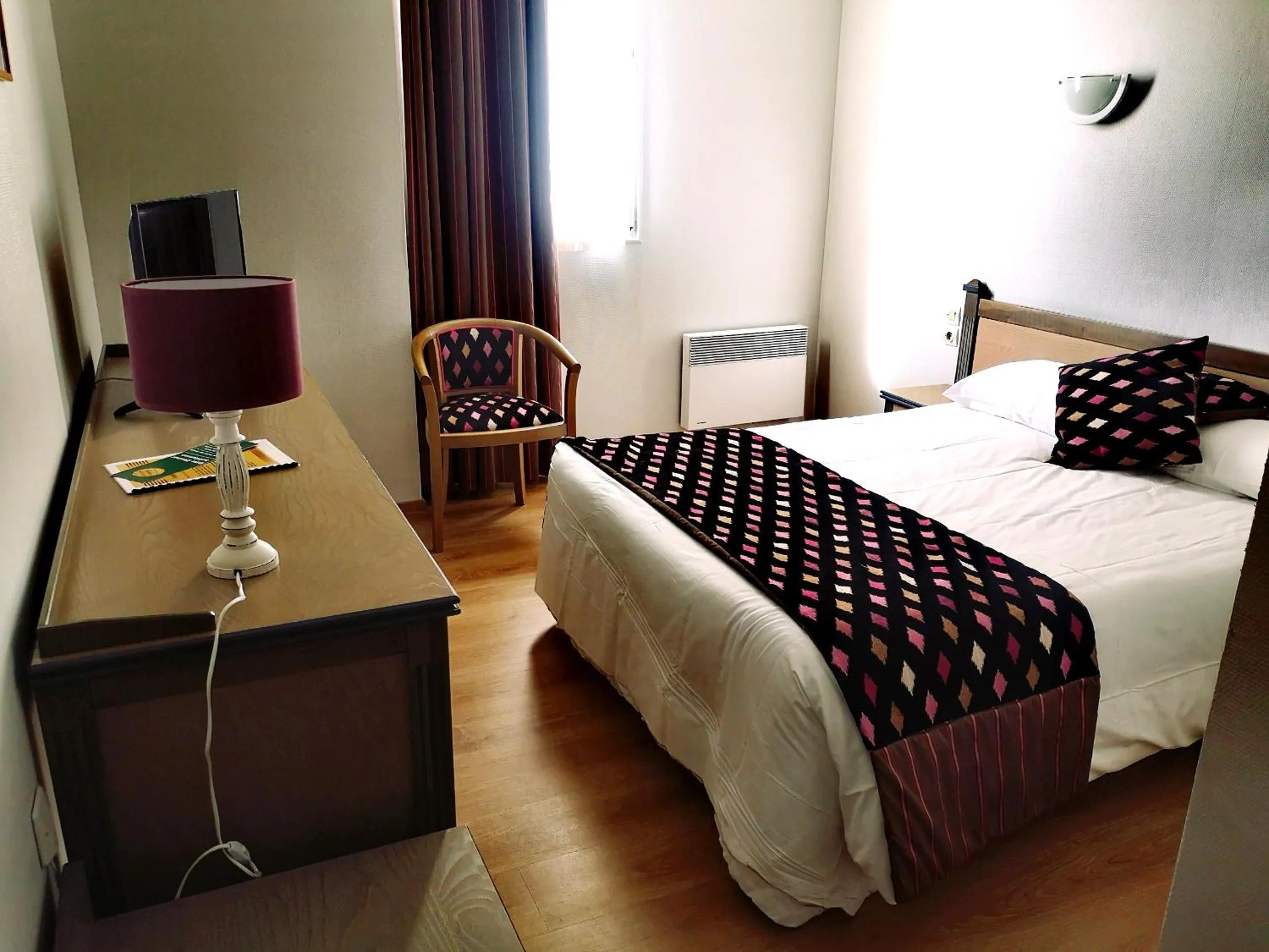 Bed in Hôtel Restaurant de France