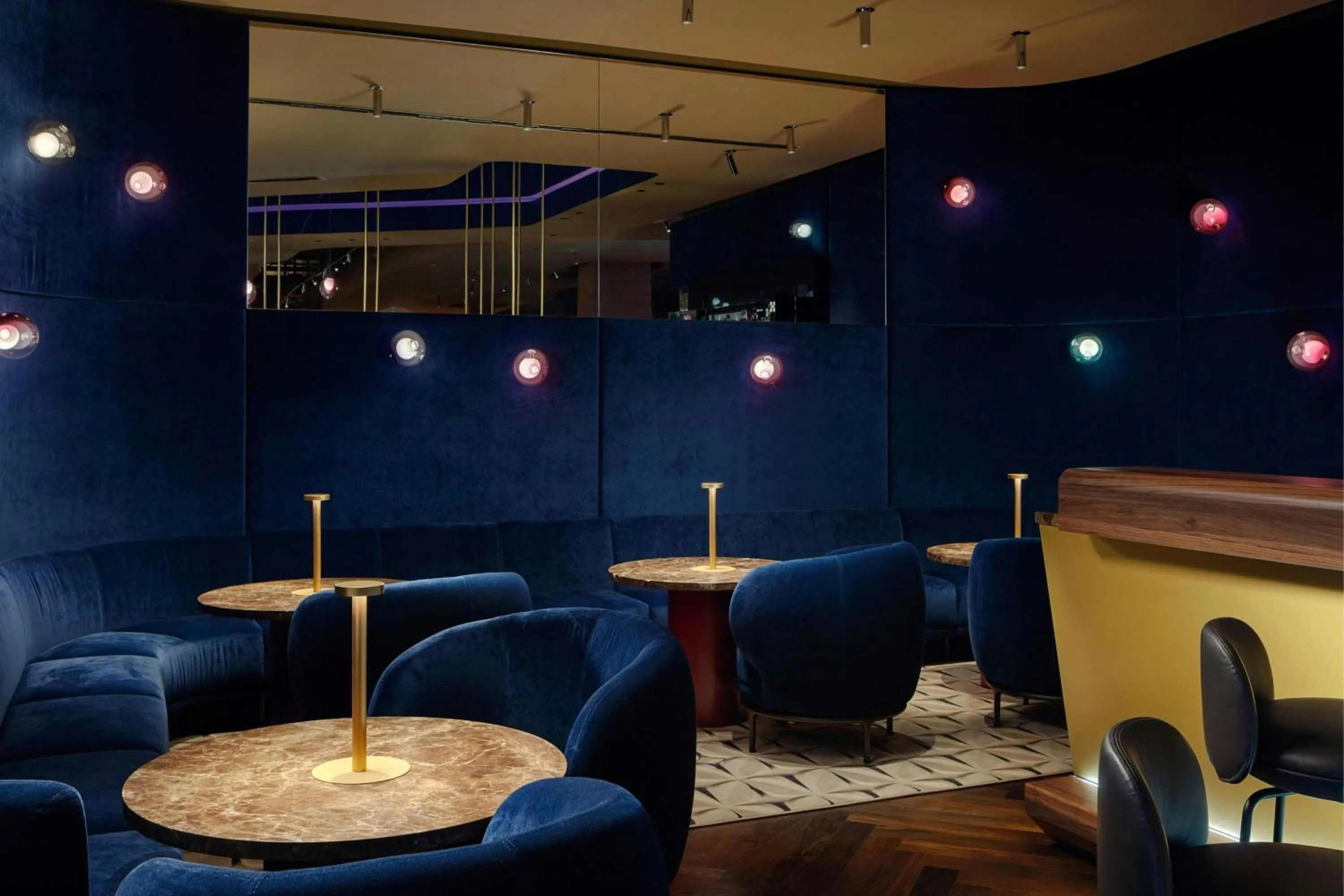 Lounge or bar in Courtyard by Marriott Brno