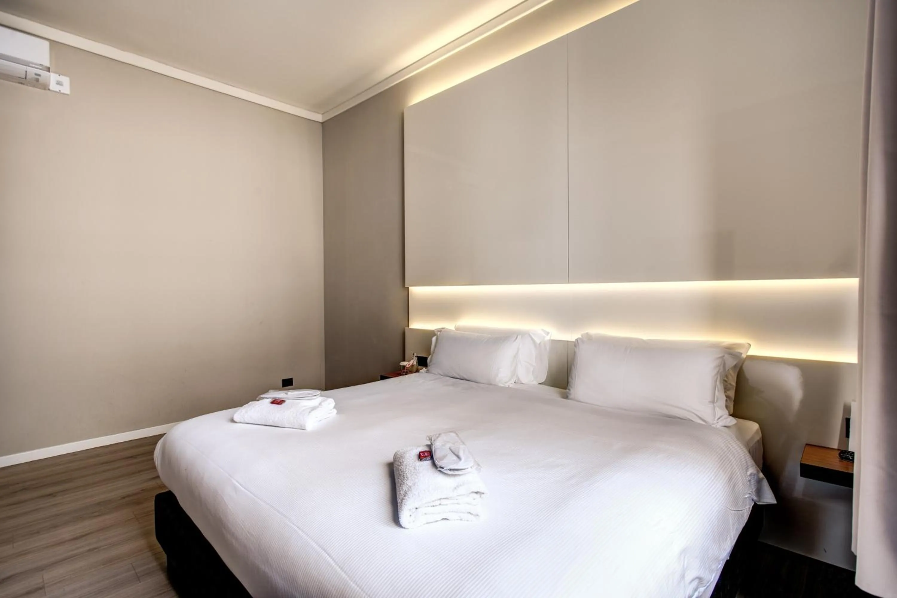 Bed in Suite Santa Tecla