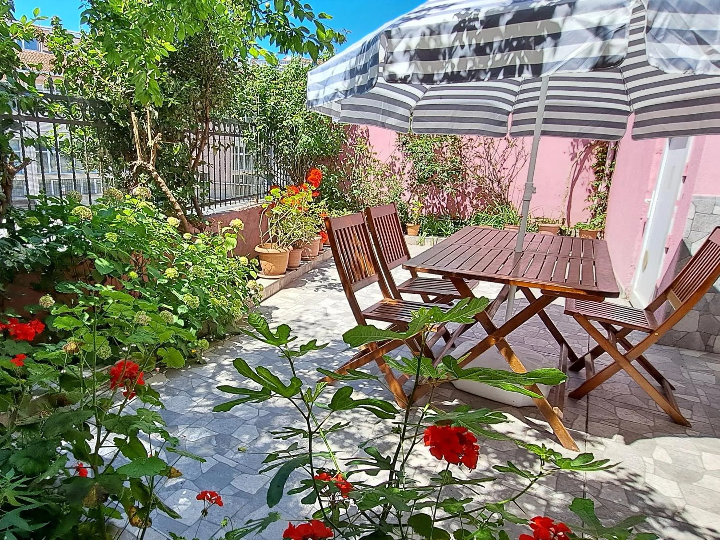 Patio in Golden Life Apart Hotel