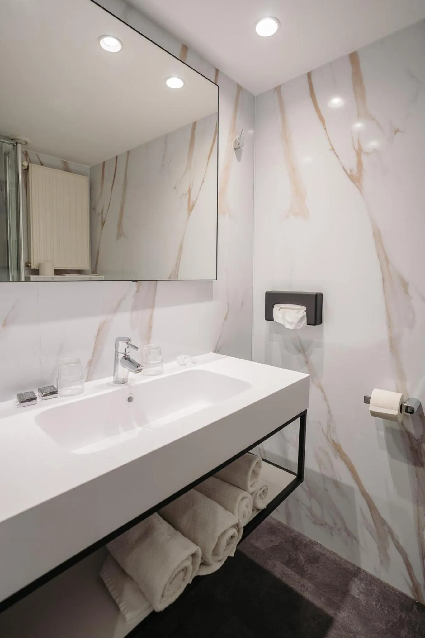 Photo of the whole room in Ostend Hotel