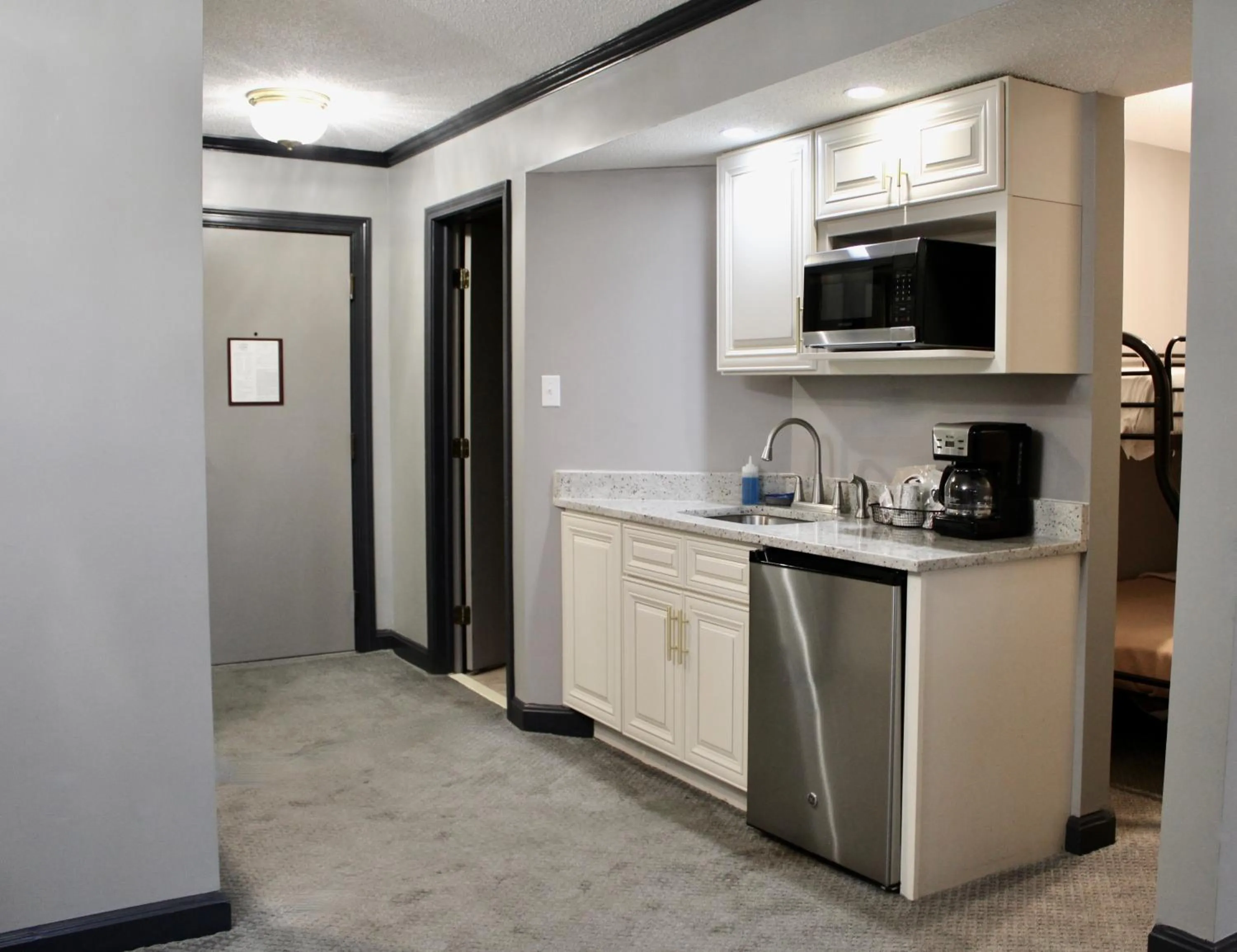 Carlton Lodge Hotel and Suites