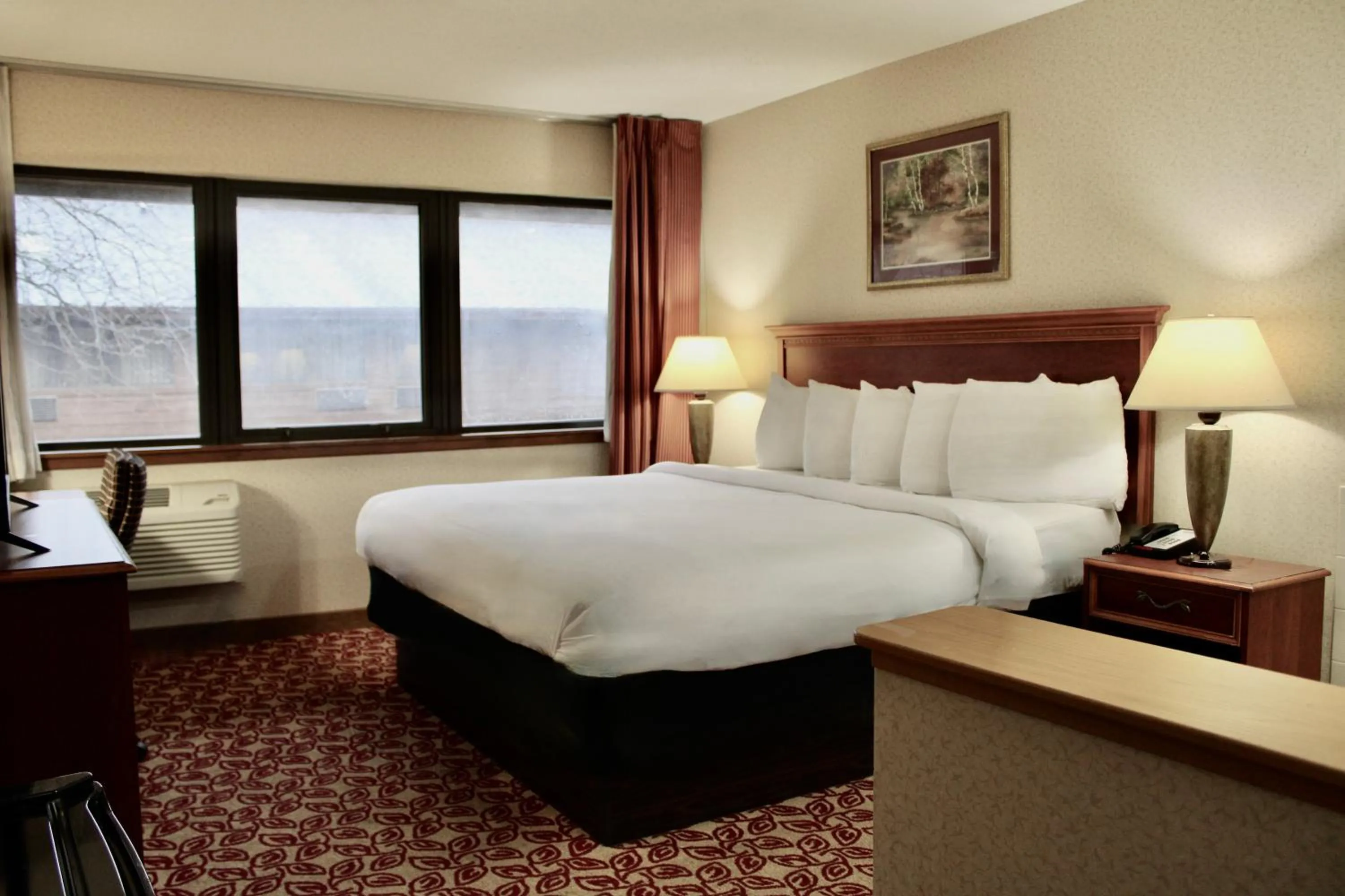 Bed in Carlton Lodge Hotel and Suites