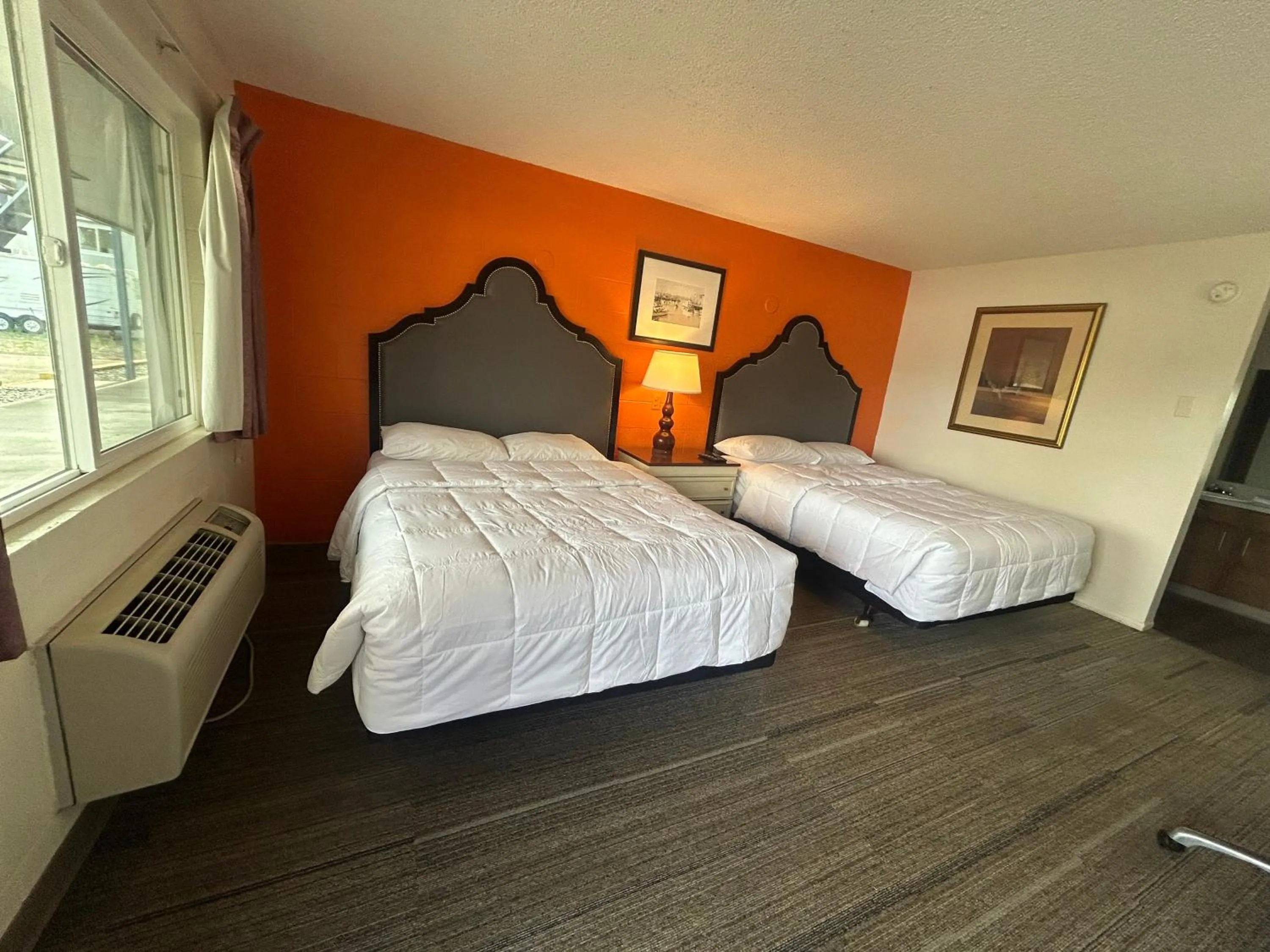 Bedroom, Bed in Capri Motel By Belvilla Walla Walla US 12