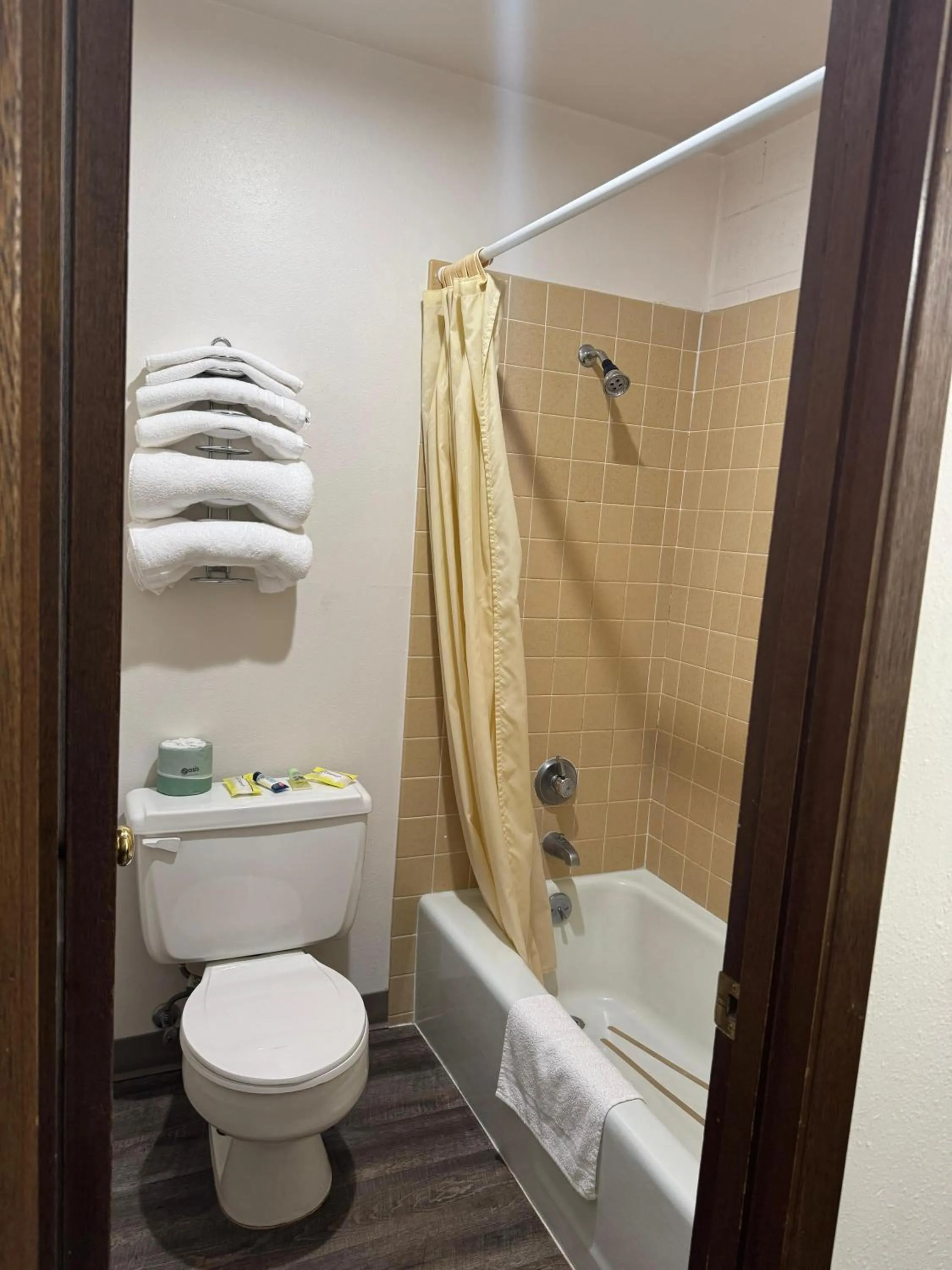 Bathroom in Capri Motel By Belvilla Walla Walla US 12