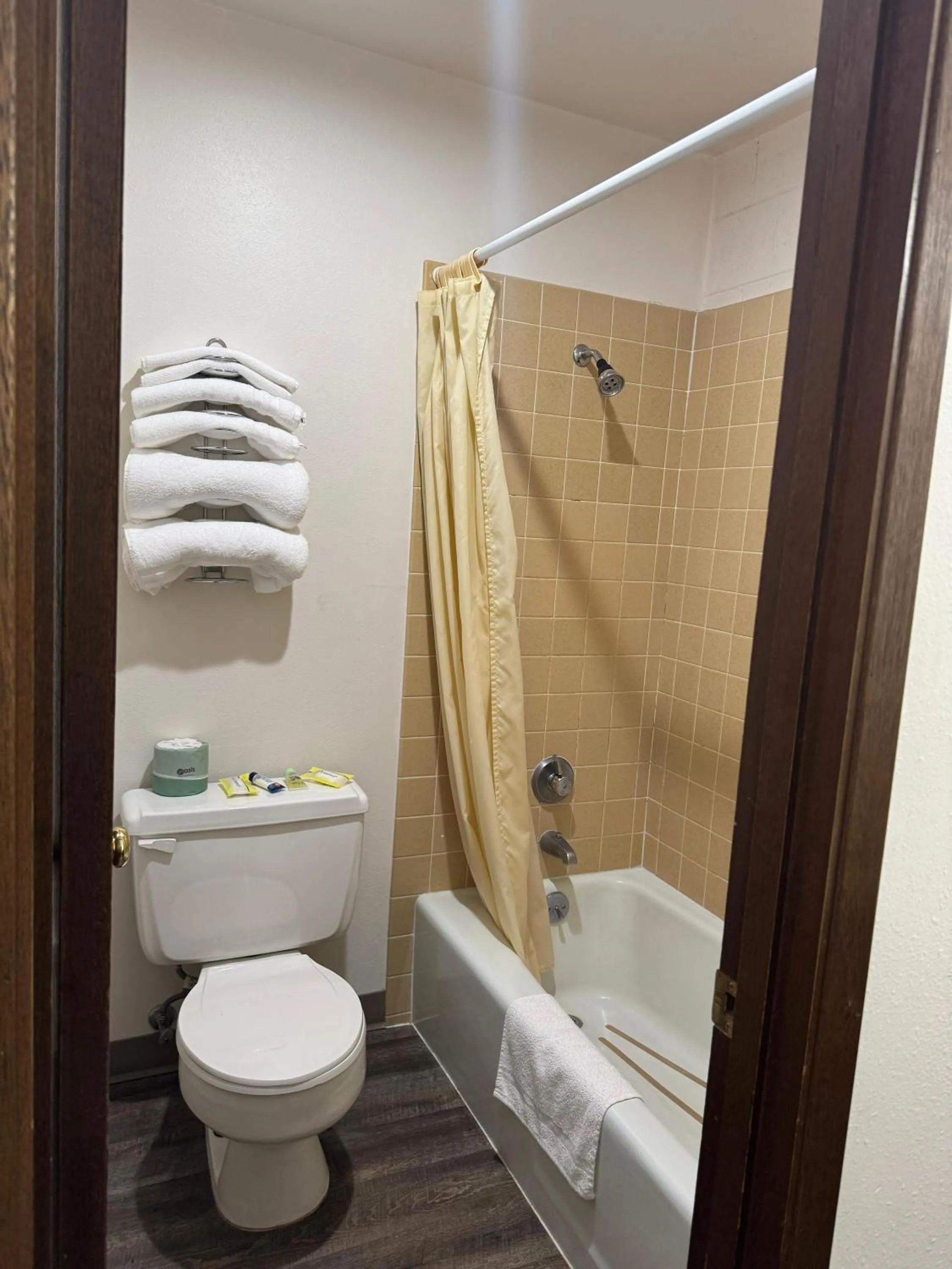 Bathroom in Capri Motel By Belvilla Walla Walla US 12