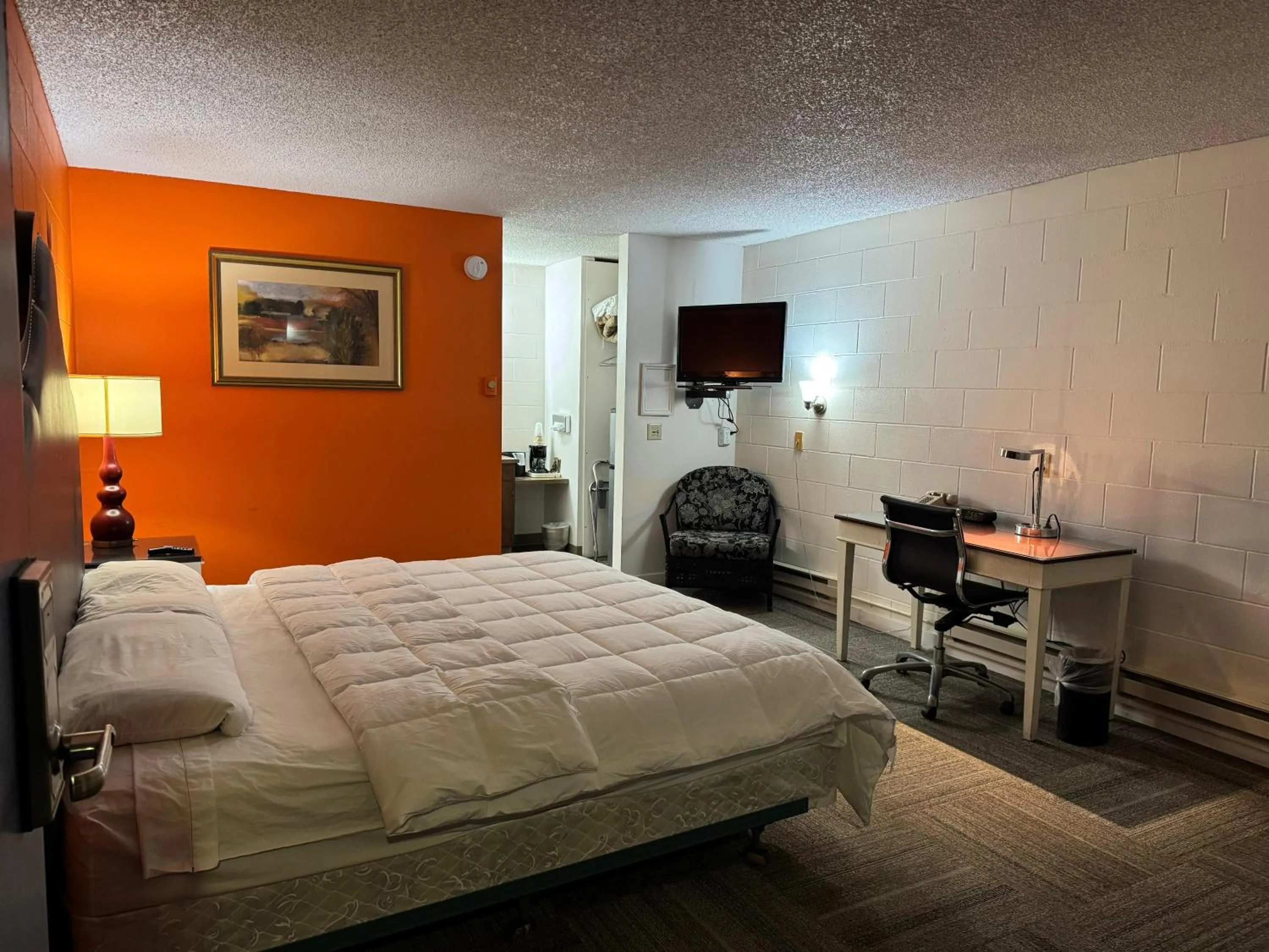 Bedroom, Bed in Capri Motel By Belvilla Walla Walla US 12