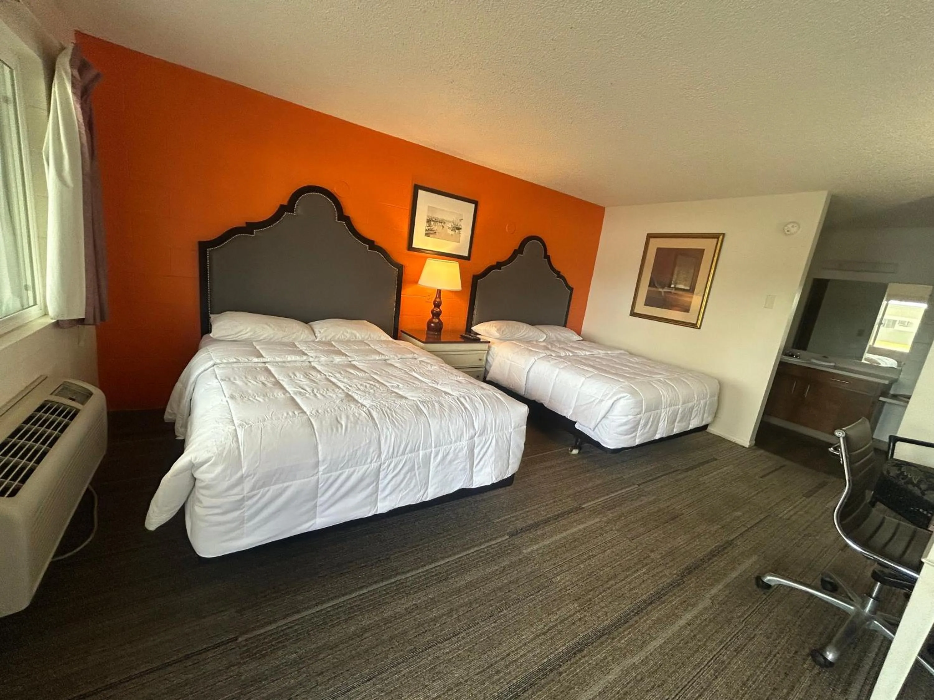 Bedroom, Bed in Capri Motel By Belvilla Walla Walla US 12