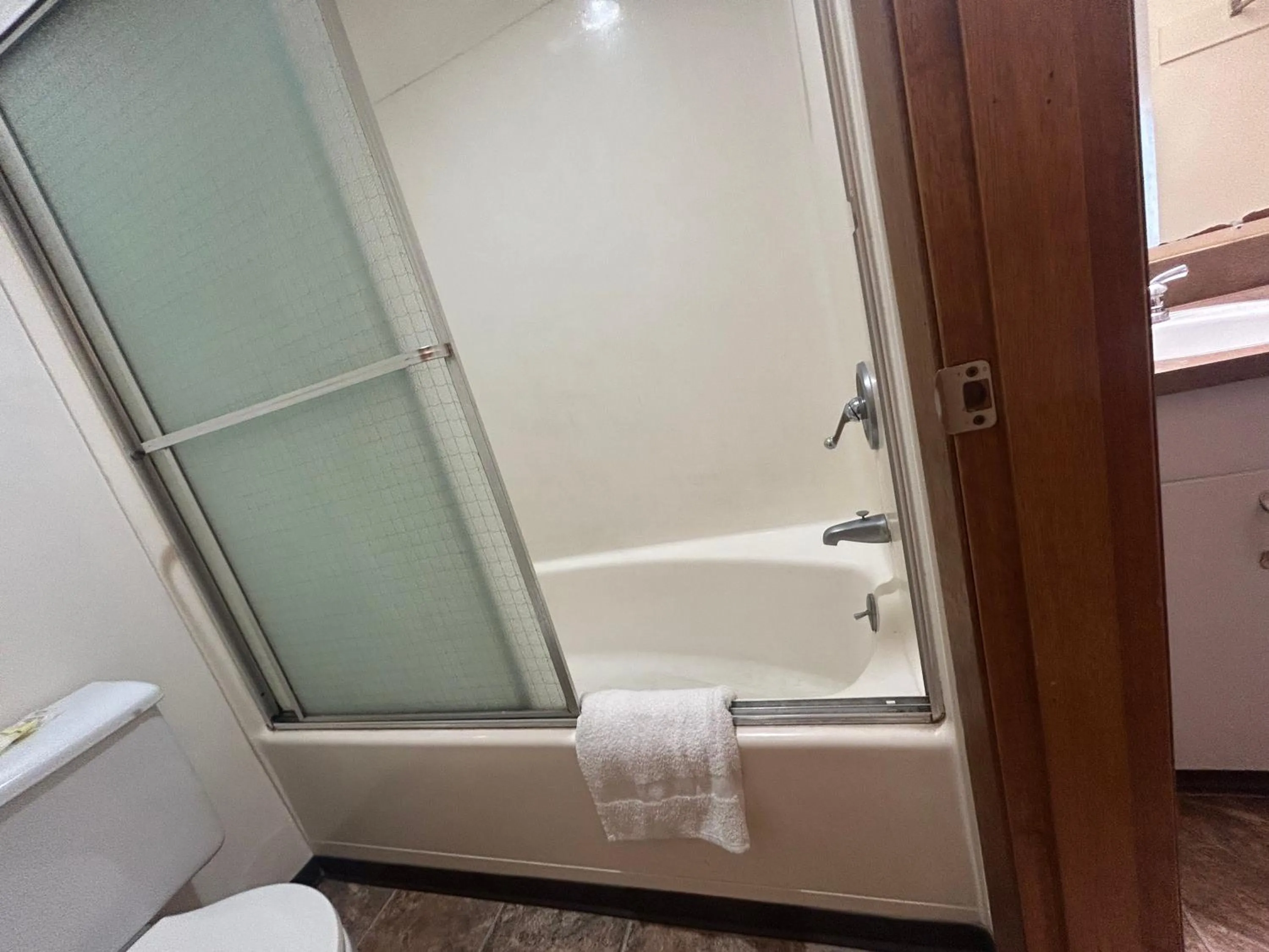 Bathroom in Capri Motel By Belvilla Walla Walla US 12